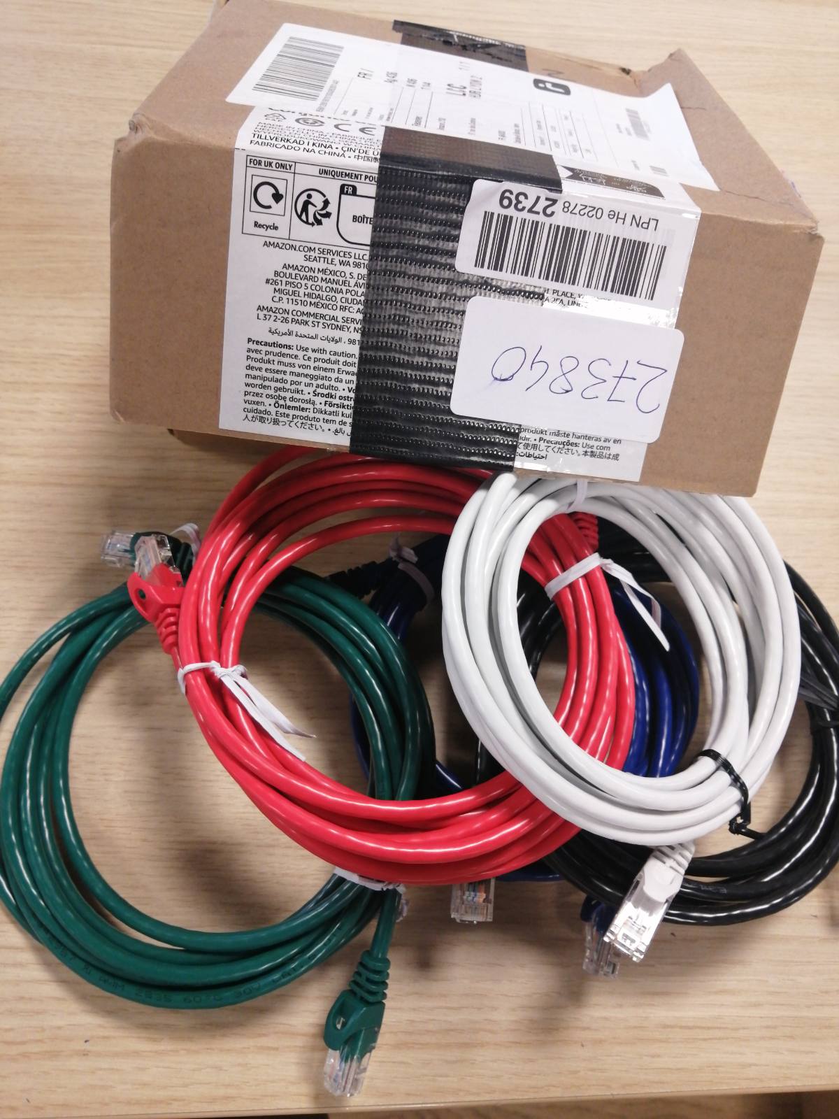 273840 - Amazon Basics Kabllo Ethernet Cat6 RJ45, rezistent ndaj ngecjeve, 3 m (Pako me 5 pjesë), e zezë/e kuqe/blu/e bardhë/e gjelbër