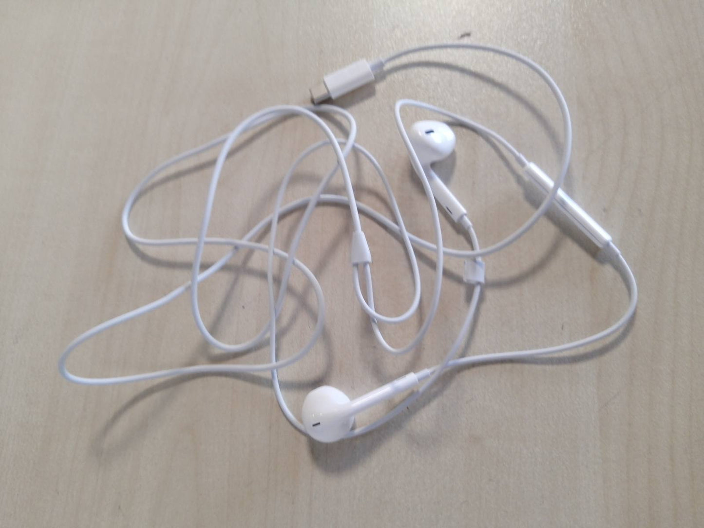 273868 - Apple Kufje (USB-C)
