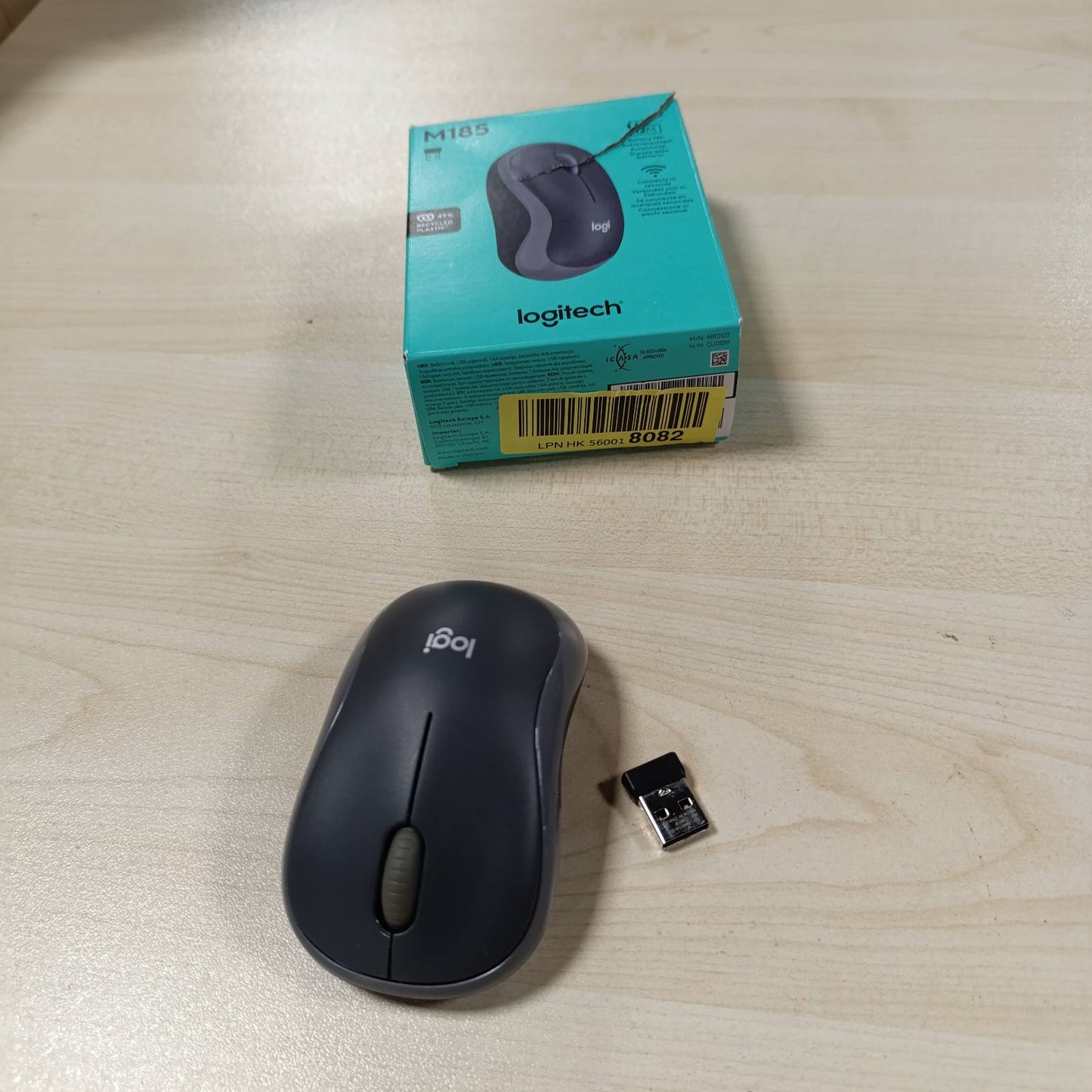 273895 - LOGITECH Maus pa tel M185, 2.4 GHz, marrës mini USB, jetëgjatësi baterie 12-mujore, rezolucion sensori 1000 DPI, ambidextrous, i pajtueshëm me PC, Mac dhe laptop, ngjyra gri/e zezë