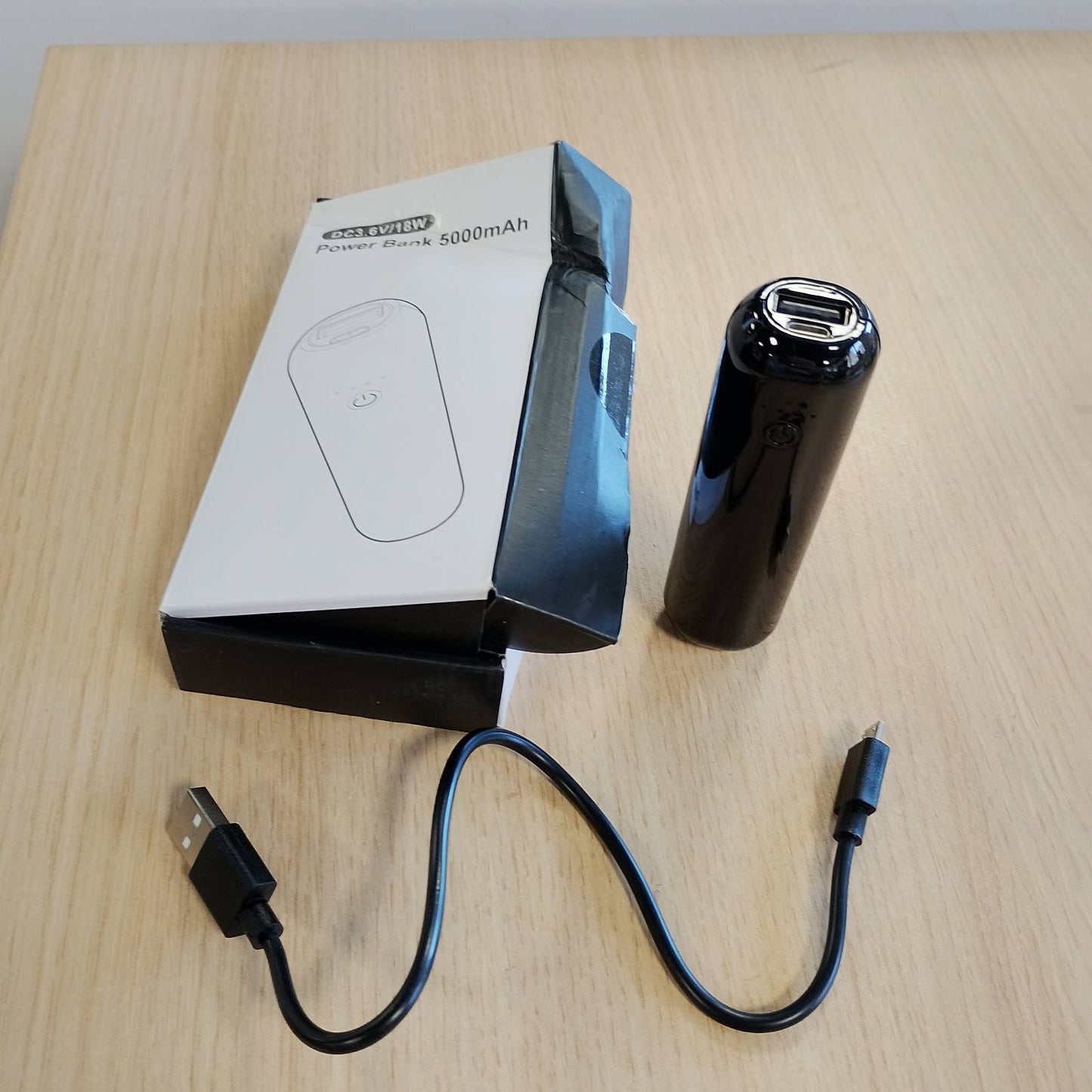 274026 - Mini Power Bank 5000mAh, Bateri e jashtme kompakte 5000mAh me dalje 2.4A, Karikues portativ për telefon celular, i zi