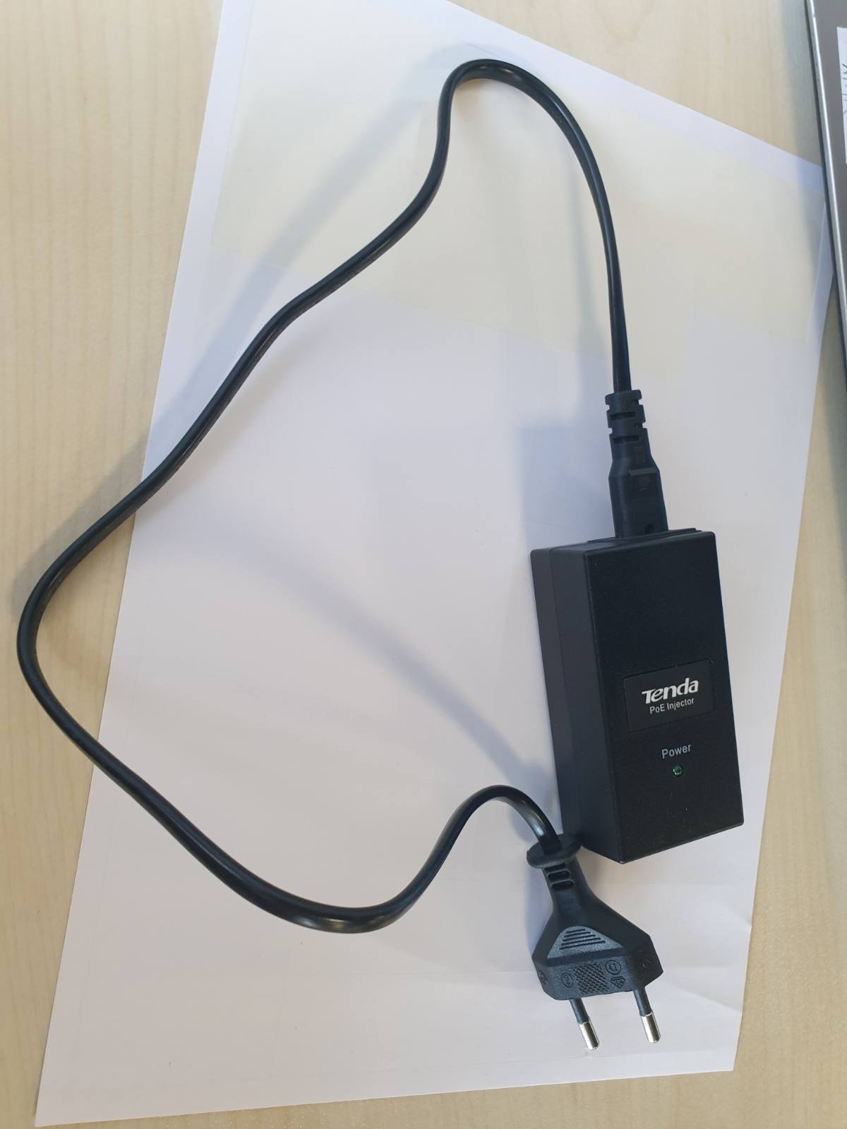 274166 - Tenda Injektor PoE PoE15F 48V, Adaptor PoE Pasiv 15W, Pajtueshmëri me IEEE 802.3af, Rreze veprimi 100m, Plug and Play, 10/100 Mbit/s, i zi