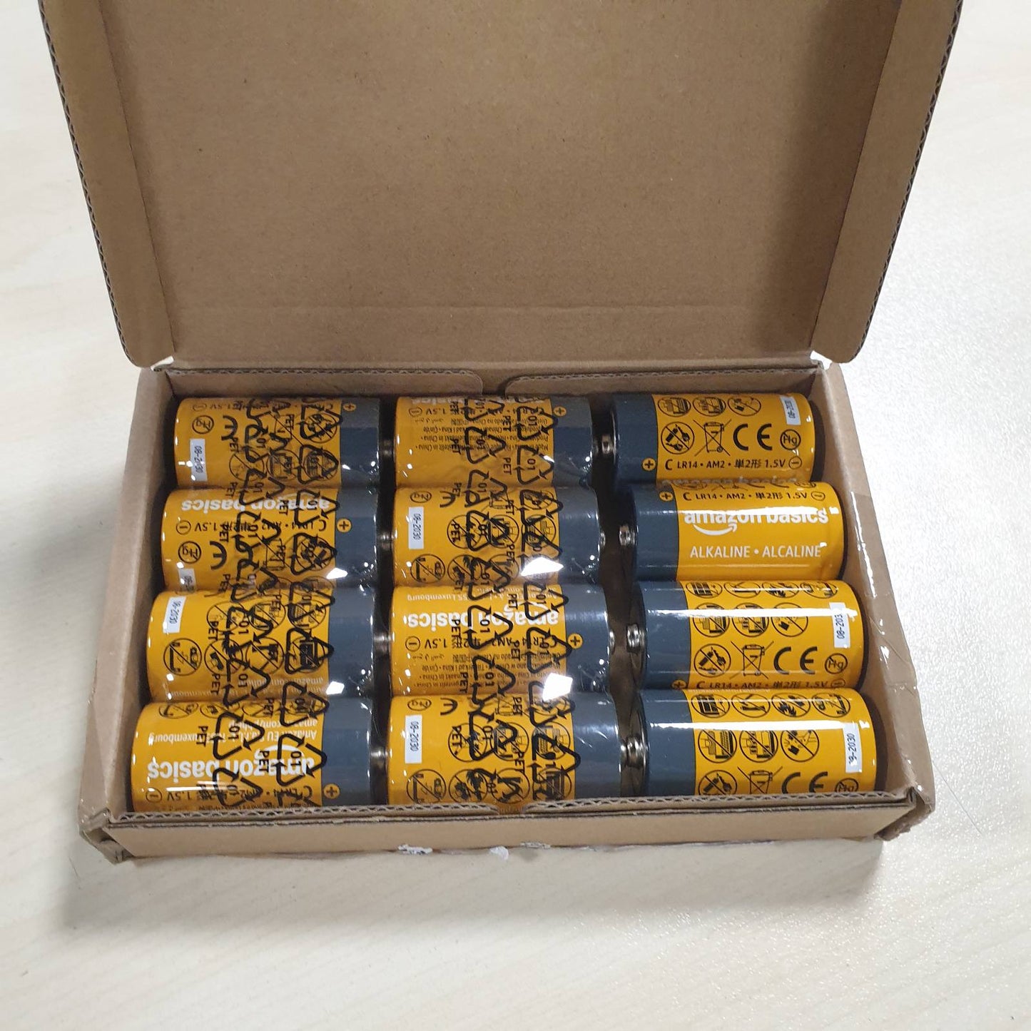 274172 - Amazon Basics Pako me 12 bateri alkaline C, 1.5 volt, afat ruajtjeje 5-vjeçar