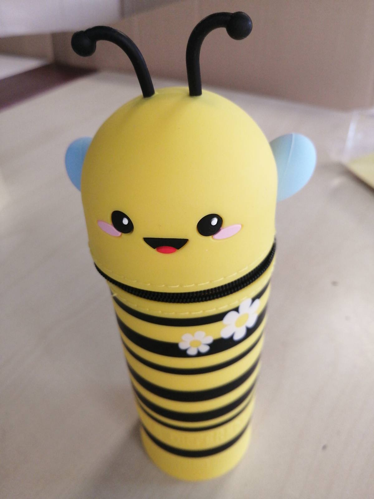 274174 - Legami Kuti lapsash Kawaii 2-në-1 në silikon të butë, mbajtëse stilolapsash, mbyllje me zinxhir, lartësi 18.5 cm