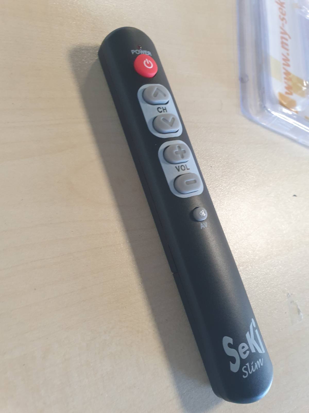 274518 - SeKi Telekomandë universale mësimore Slim e zezë me butona të mëdhenj