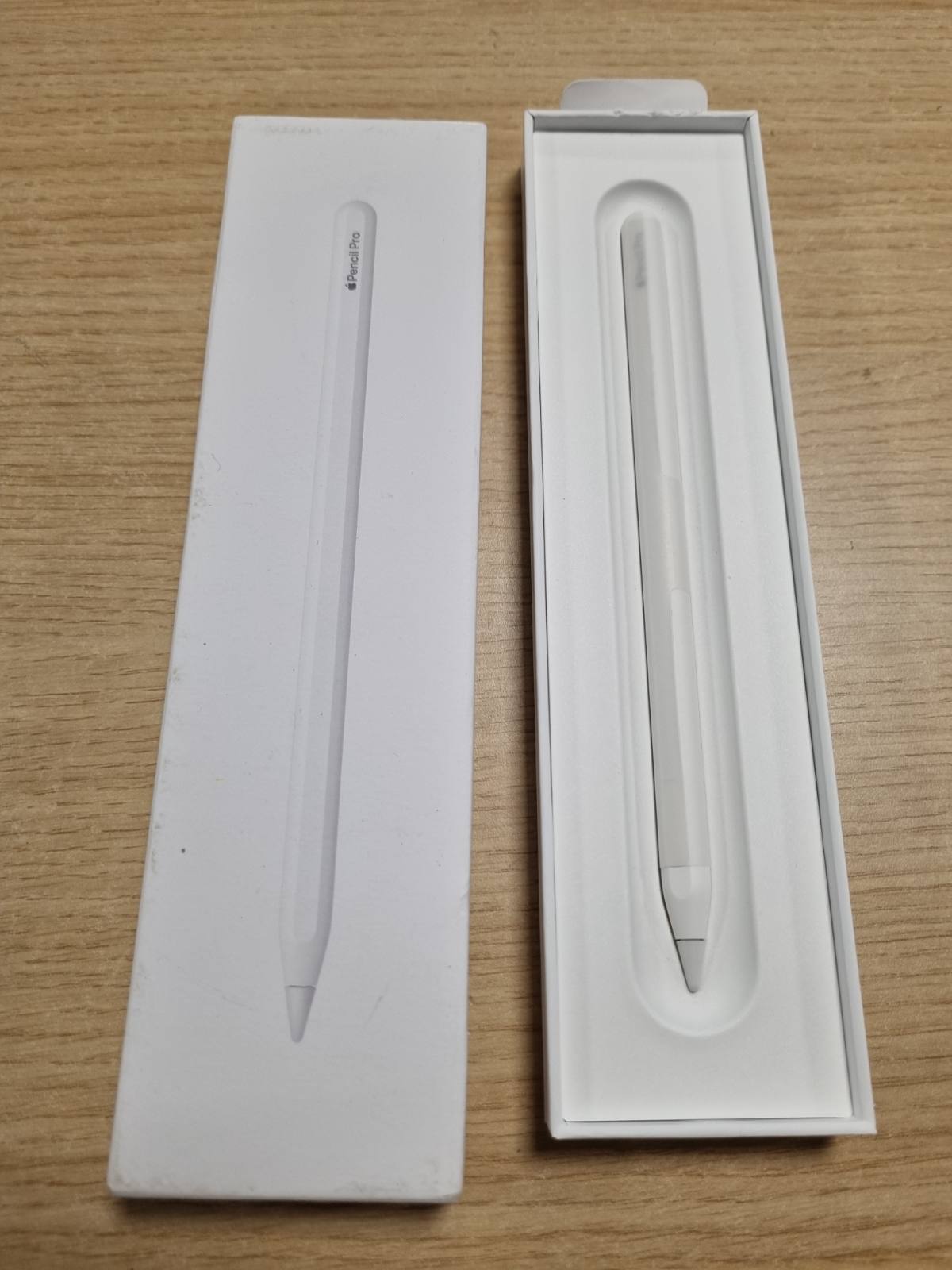 274606 - Apple Pencil Pro: Mjete të Avancuara, Saktësi Perfekte në Piksel, Ndjeshmëri ndaj Animit dhe Presionit, dhe Latency e Ulët Lider në Industri për Shënime, Vizatim dhe Art. Bashkangjitet, Karikohet dhe Çiftohet në mënyrë Magnetike.