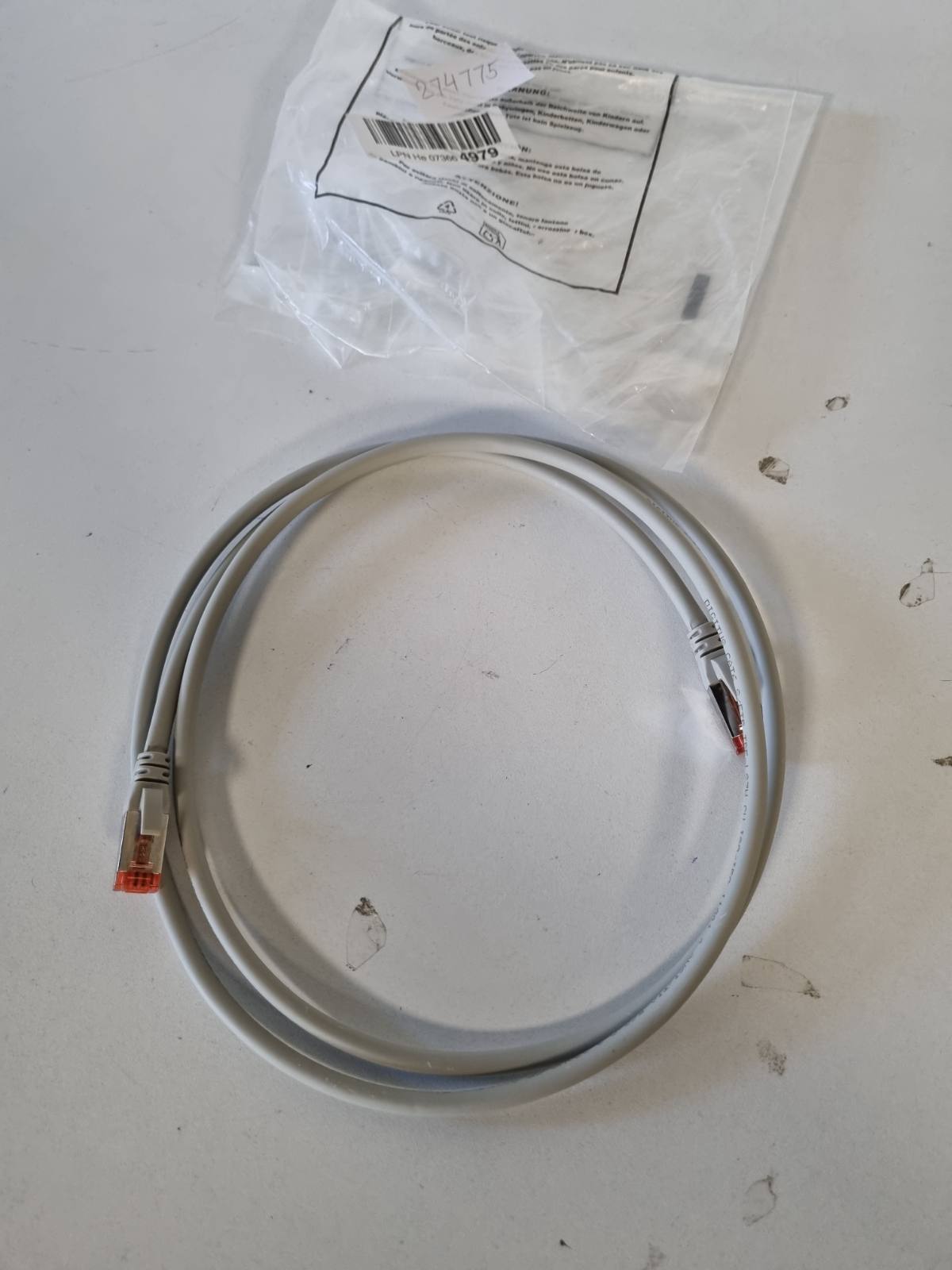 274775 - DIGITUS Kabllo LAN Cat 6 – 1 m – S/FTP i mbrojtur – 1 Gbit/s – 250 MHz – PoE++ – AWG 27/7 – LSZH – RJ45 – Kabllo Patch – Kompatibël me Cat6A dhe Cat7 – E bardhë