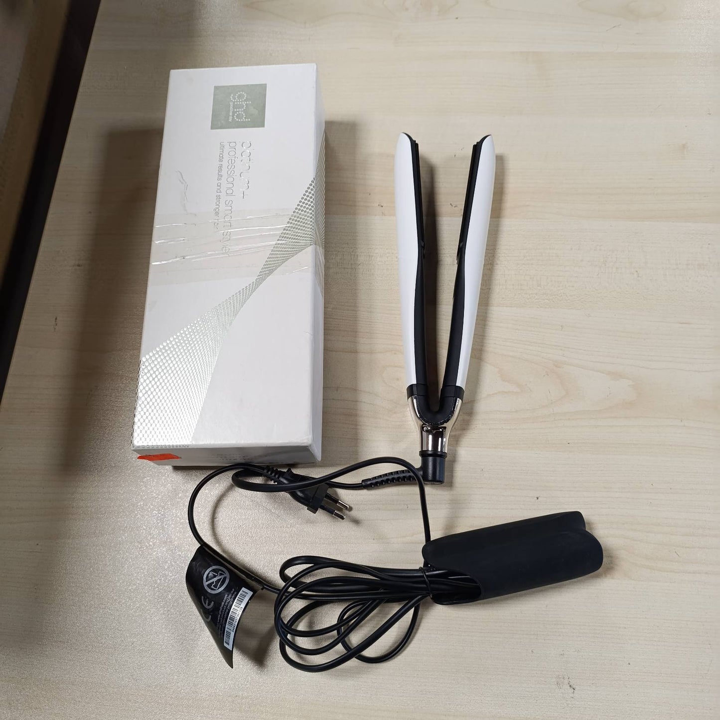 274833 - GHD PLATINUM+, Drejtues flokësh inteligjent profesional, 26 mm, I bardhë, Teknologji parashikuese, Shkëlqim që zgjat, Mbrojtje e ngjyrës, I përshtatshëm për të gjitha llojet e flokëve