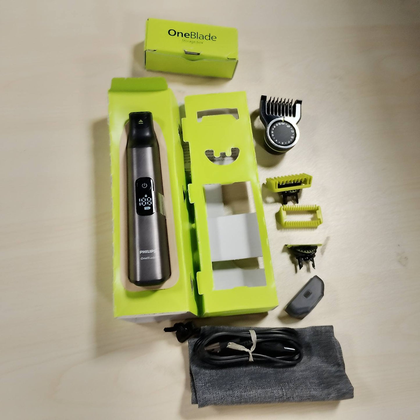 274986 - PHILIPS OneBlade Pro 360, Makinë Elektrike Rroje, 2x 360 Tehe, Krehër Preciz, 2x Pajisje Shtesë, Çantë Udhëtimi, (QP6552/30)