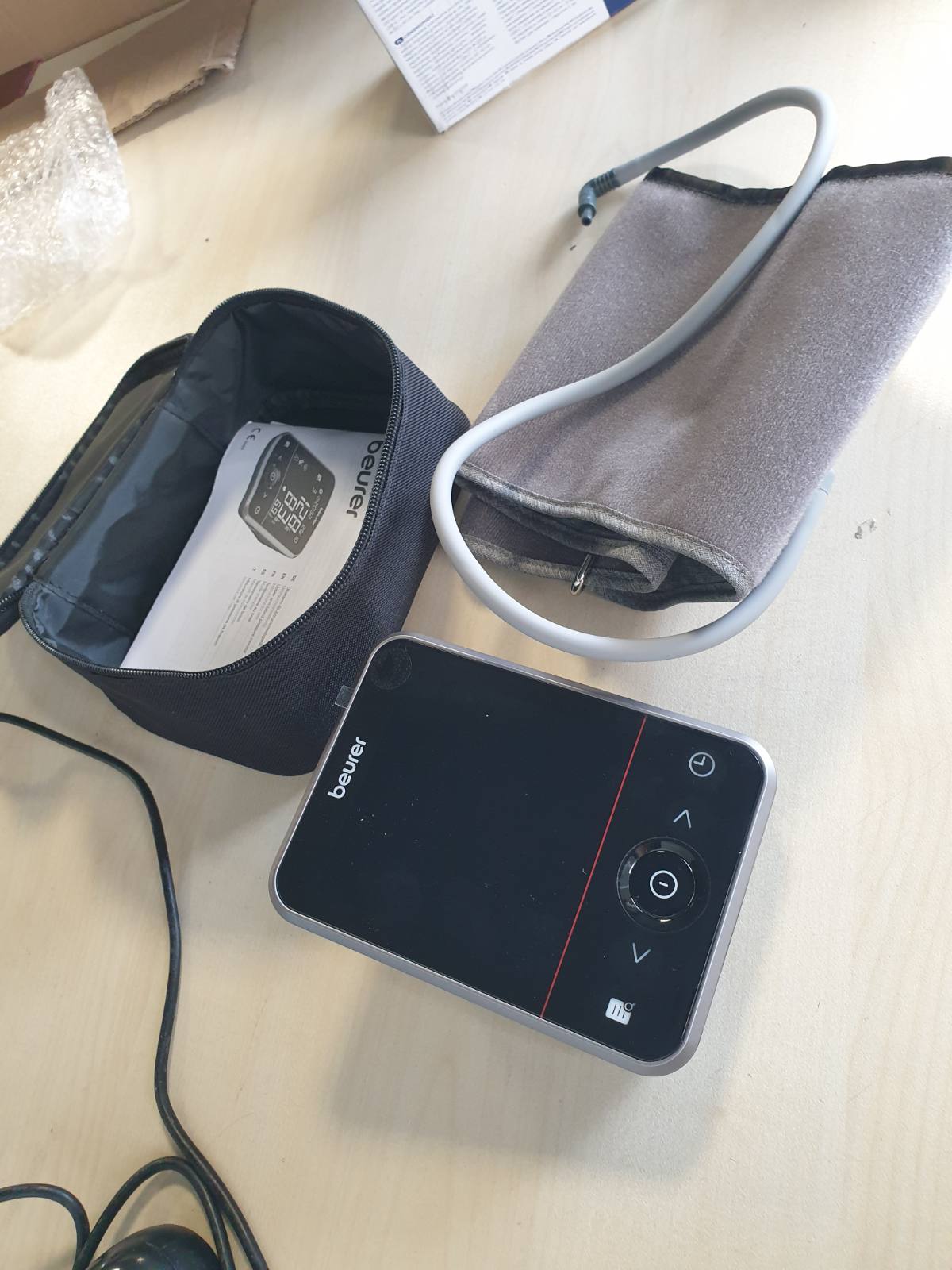 275000 - BEURER Monitor i tensionit të gjakut BM 64, Zbulim i AF, Manshetë 22-42 cm, me aplikacion, Transferim të dhënash në Apple Health