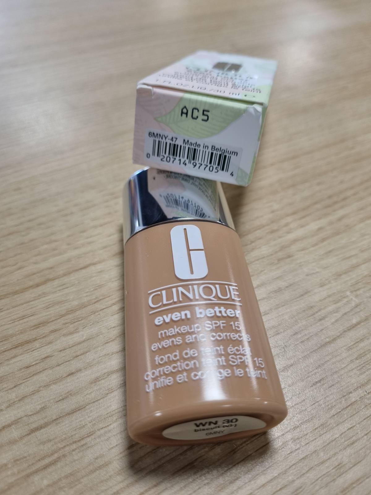 275091 - CLINIQUE Even Better™ Makeup Broad Spectrum SPF 15 | Fondatinë e lëngshme me mbulim të mesëm, vitaminë C, përfundim natyral dhe mbrojtje kundër njollave të errëta