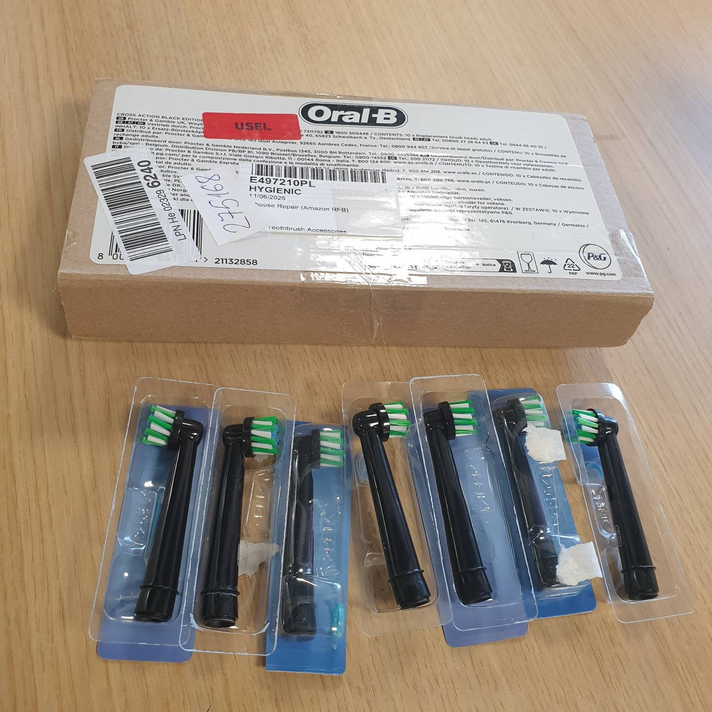 275168 - ORAL-B Koka Furçash Zëvendësuese Pro CrossAction për Furça Dhëmbësh Elektrike, 10 copë, Pastrim Superior i Dhëmbëve, Fije X, Paketim i Përshtatshëm për Kuti Postare, E Zezë.
