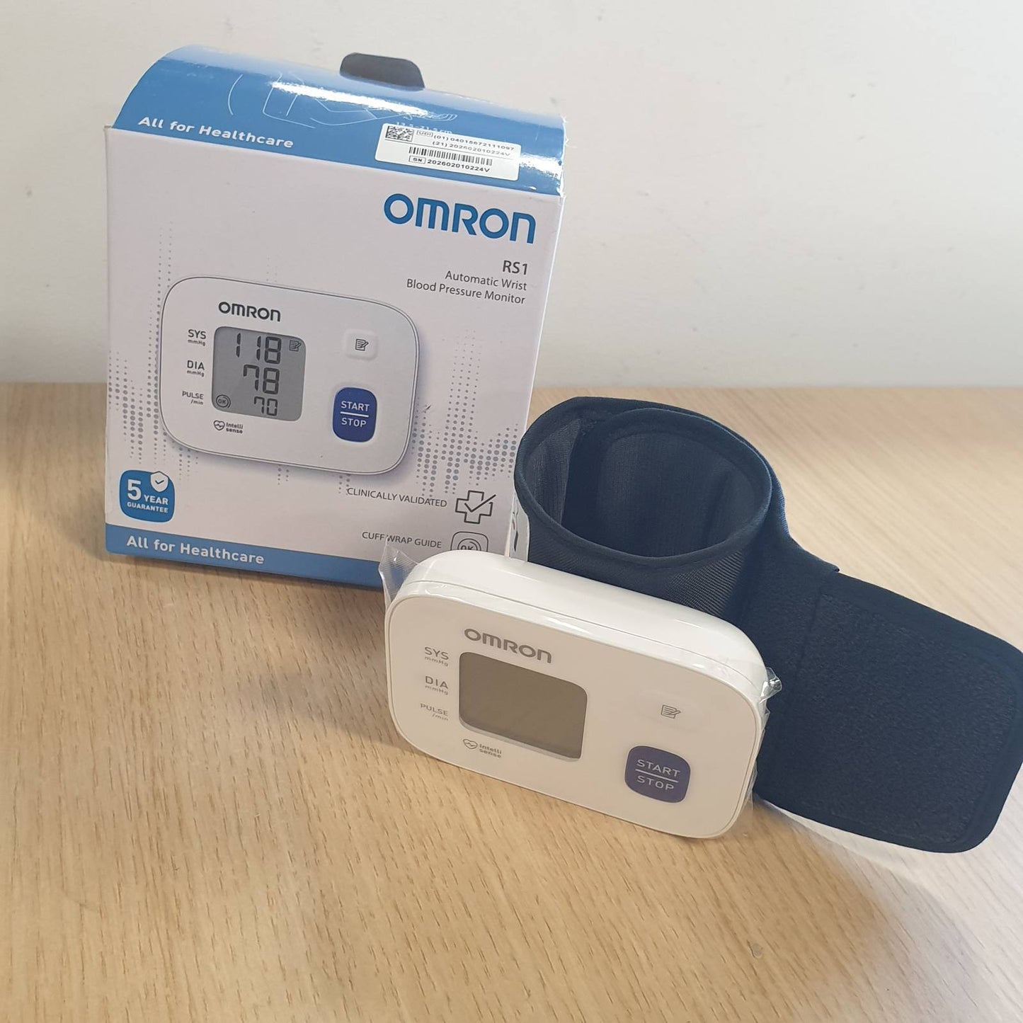 275248 - OMRON Monitor dixhital i tensionit të gjakut për kyçin e dorës RS1, i validuar klinikisht, manshetë 13.5-21.5 cm, matje e saktë