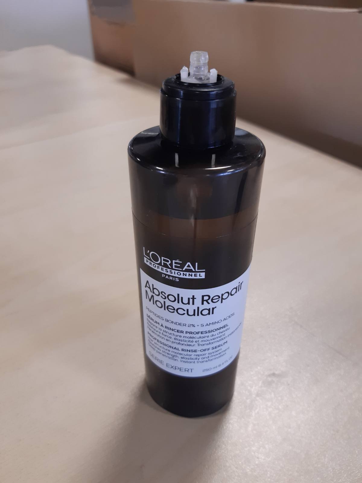 275450 - L'OREAL Professionnel Serum për flokë të dëmtuar, riparim të thellë molekular, 2% lidhës peptidësh dhe 5 aminoacide, 250 ml
