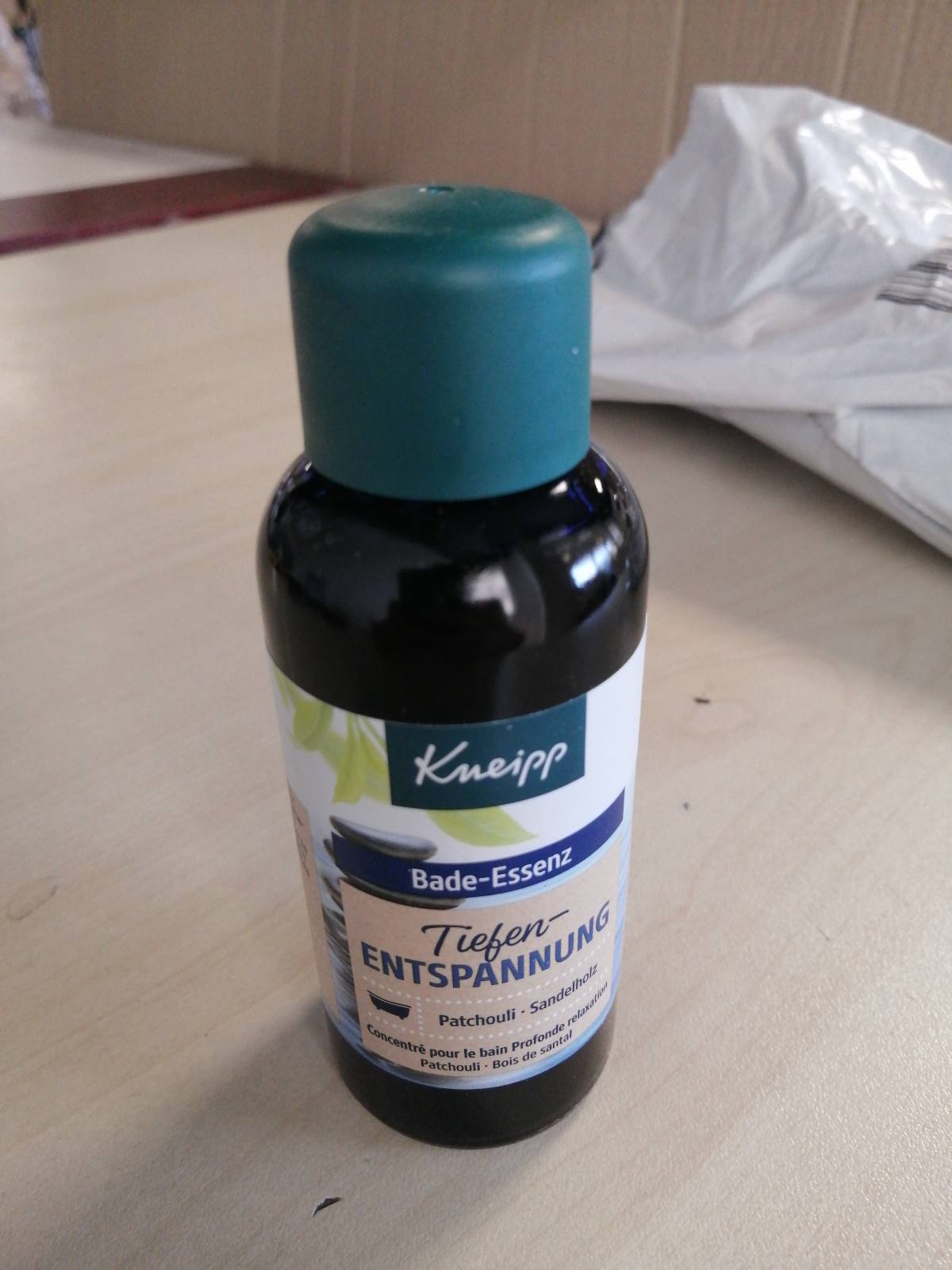 275952 - KNEIPP Esencë për Bath për Relaksim të Thellë - Paçuli dhe Dru Sandali, 100 ml