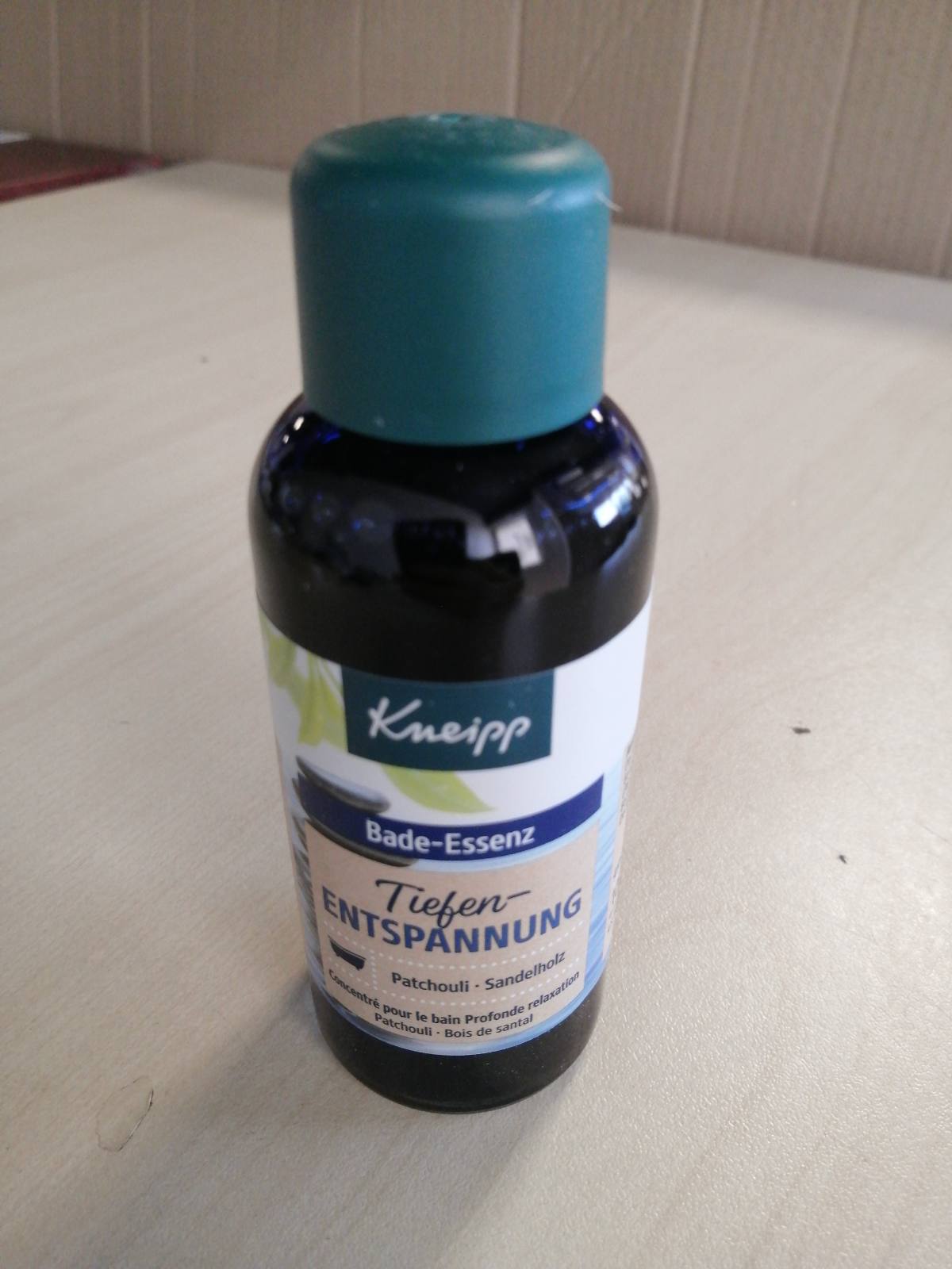 275953 - KNEIPP Esencë për Bath për Relaksim të Thellë - Paçuli dhe Dru Sandali, 100 ml