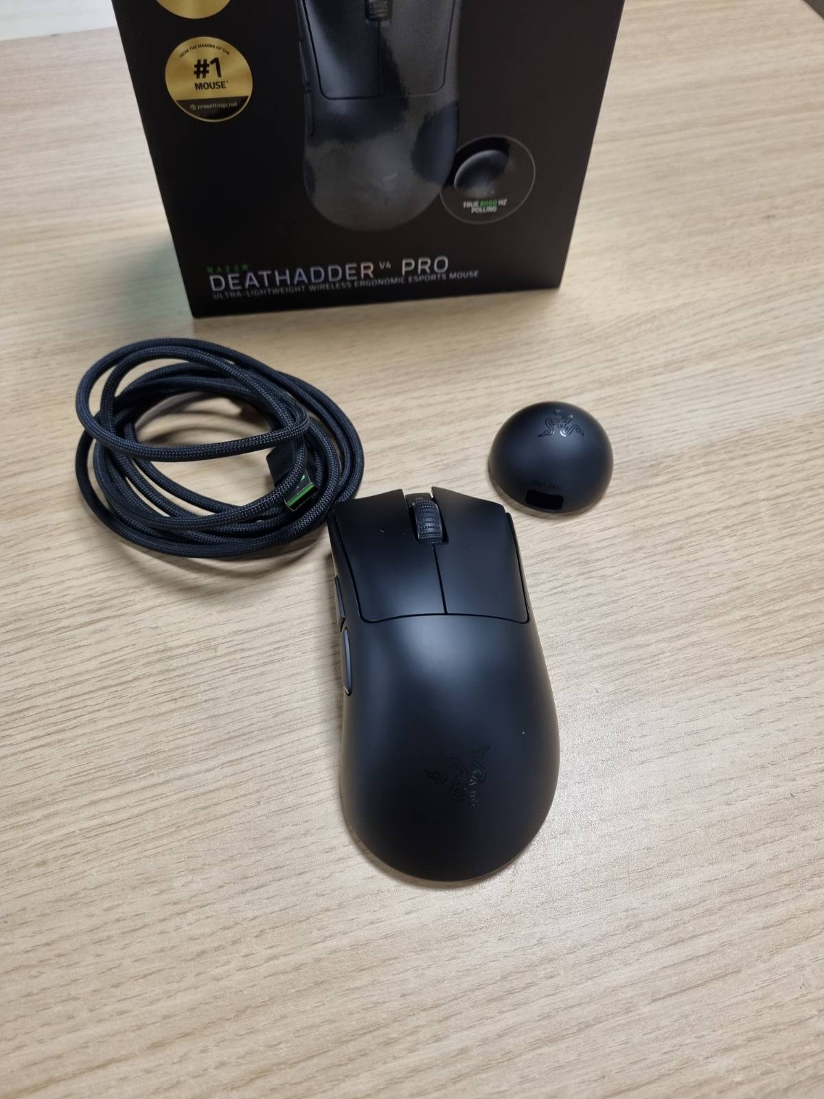 276057 - RAZER DeathAdder V4 Pro - Maus ergonomik pa tel për sporte elektronike, ultra i lehtë - 56g - 2.4 GHz Hyperspeed - Sensor Focus Pro 45K - 8K Hz Polling - Çelësa optikë Gen-4 - PC/Mac | E zezë