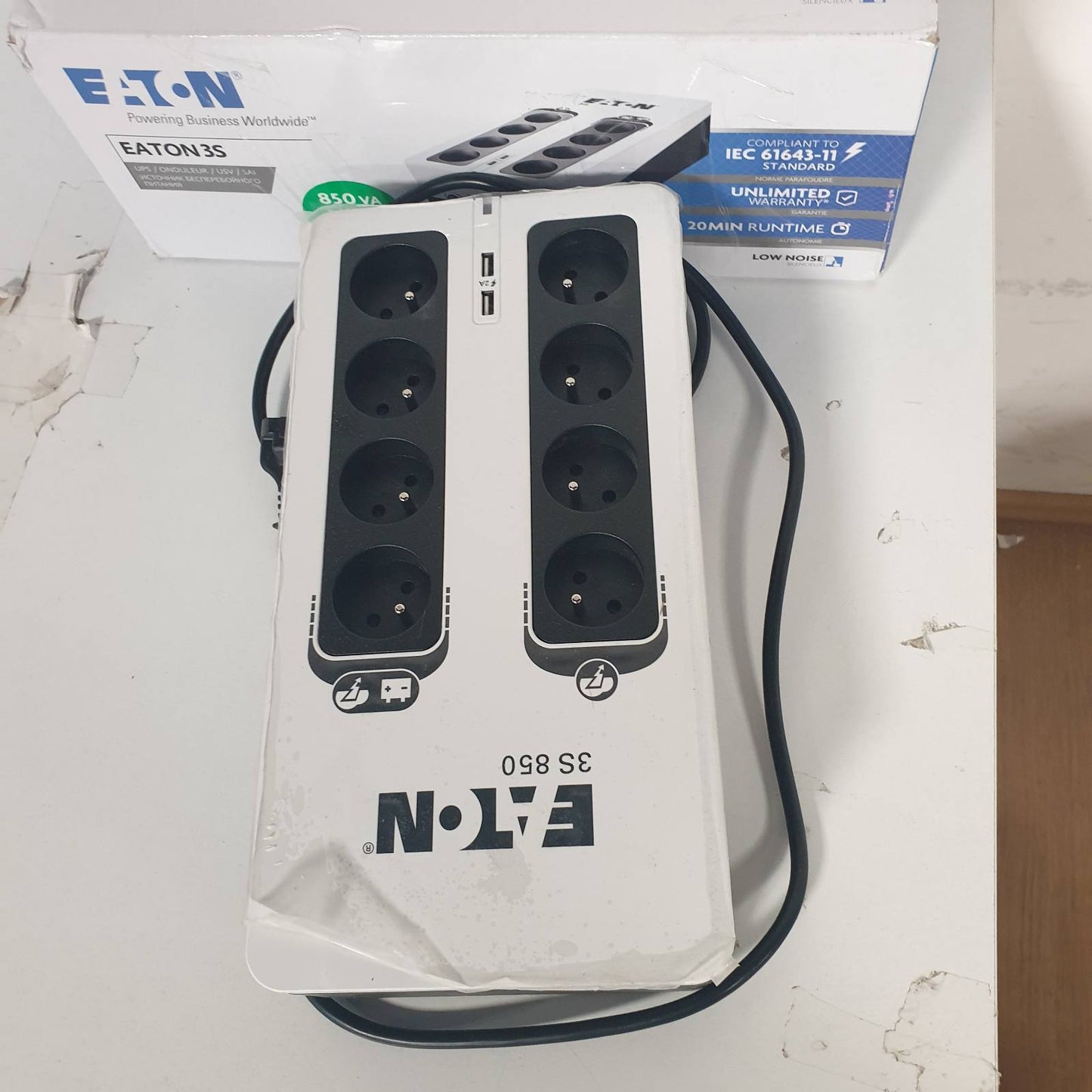 276089 - EATON UPS 3S 850 FR - Mbrojtës nga Rryma - Energji 850VA (8 Priza Franceze, të Heshtura, 2 Porta Ngarkimi USB Tipi-A) - Ndërfaqe USB - Bardhë e Zi (3S850F)
