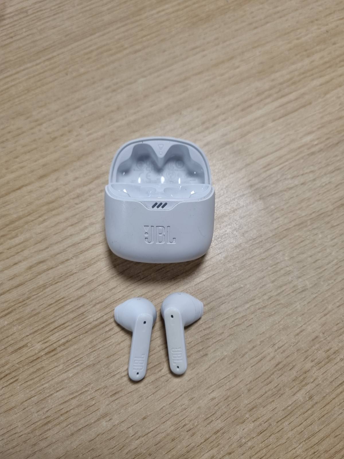 276162 - JBL TUNE FLEX TWS - Kufje pa tel, të papërshkueshme nga uji, anulim zhurmash, të bardha, deri në 32 orë dëgjim muzike
