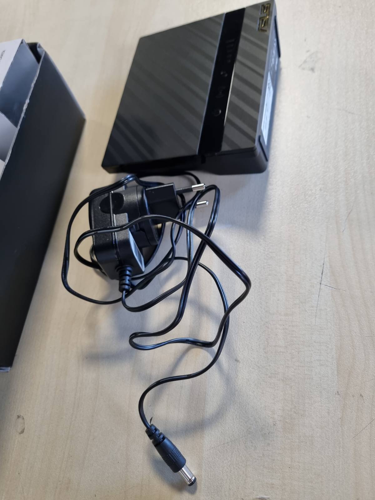 276202 - ASUS 4G-N16, Modem Router LTE, shpejtësi interneti deri në 150Mbps, lidhje WiFi ultra e shpejtë, portë Ethernet, i përputhshëm me kartat SIM të të gjithë operatorëve, i zi