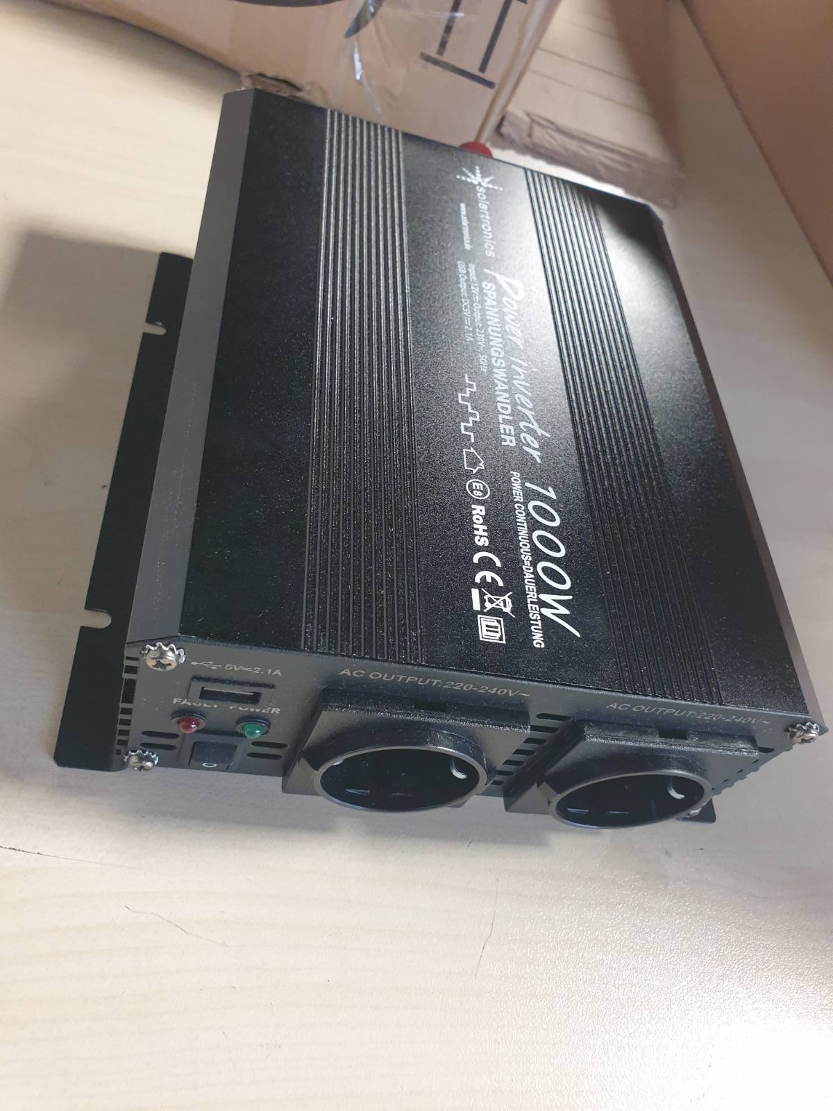 276279 - SOLARTRONICS NM1000 Inverter Fuqie 12V 1000 Watt - Fuqi Maksimale 2000 Watt - Inverter 12V deri në 230V - I pajtueshëm me bateri plumbi-acidi ose AGM - me porta Schuko dhe USB