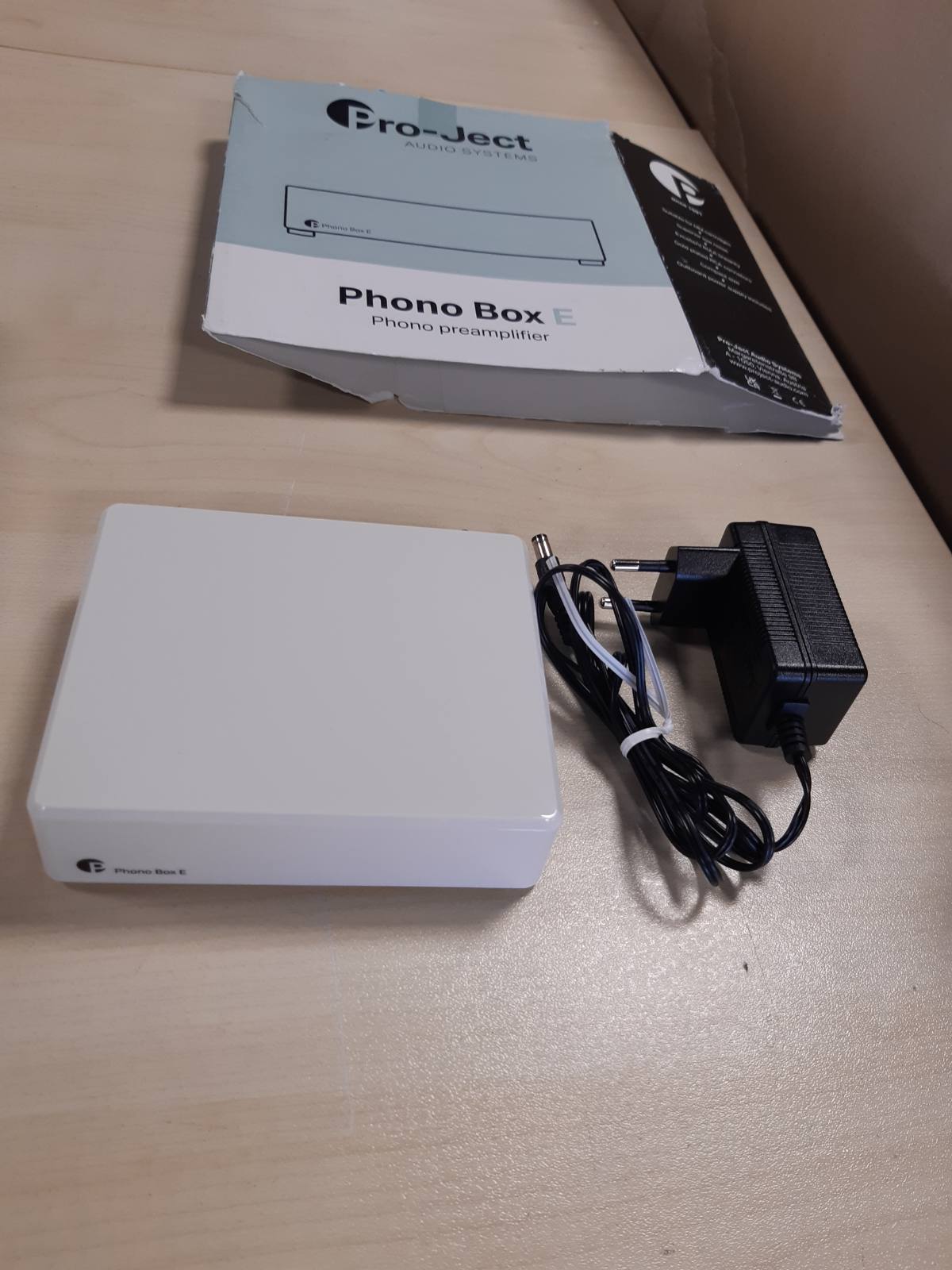 276308 - PRO-JECT Kutia e zërit E, Paraamplifikues fono (i bardhë)