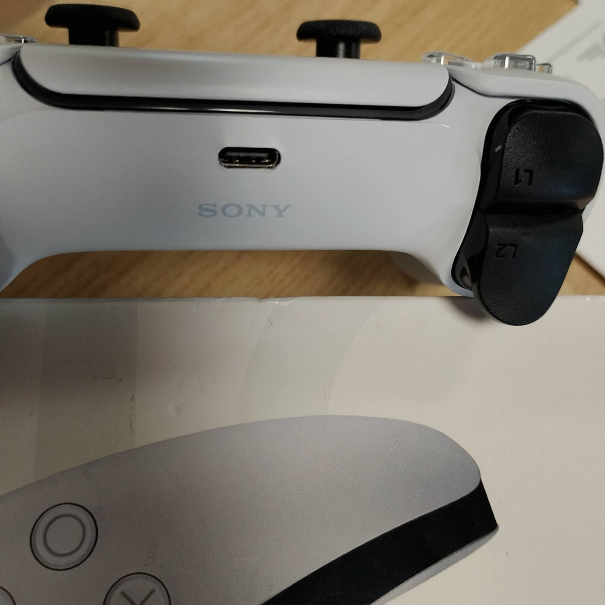 276373 - SONY PlayStation®5 - Kontrollues pa tel DualSense™, i bardhë