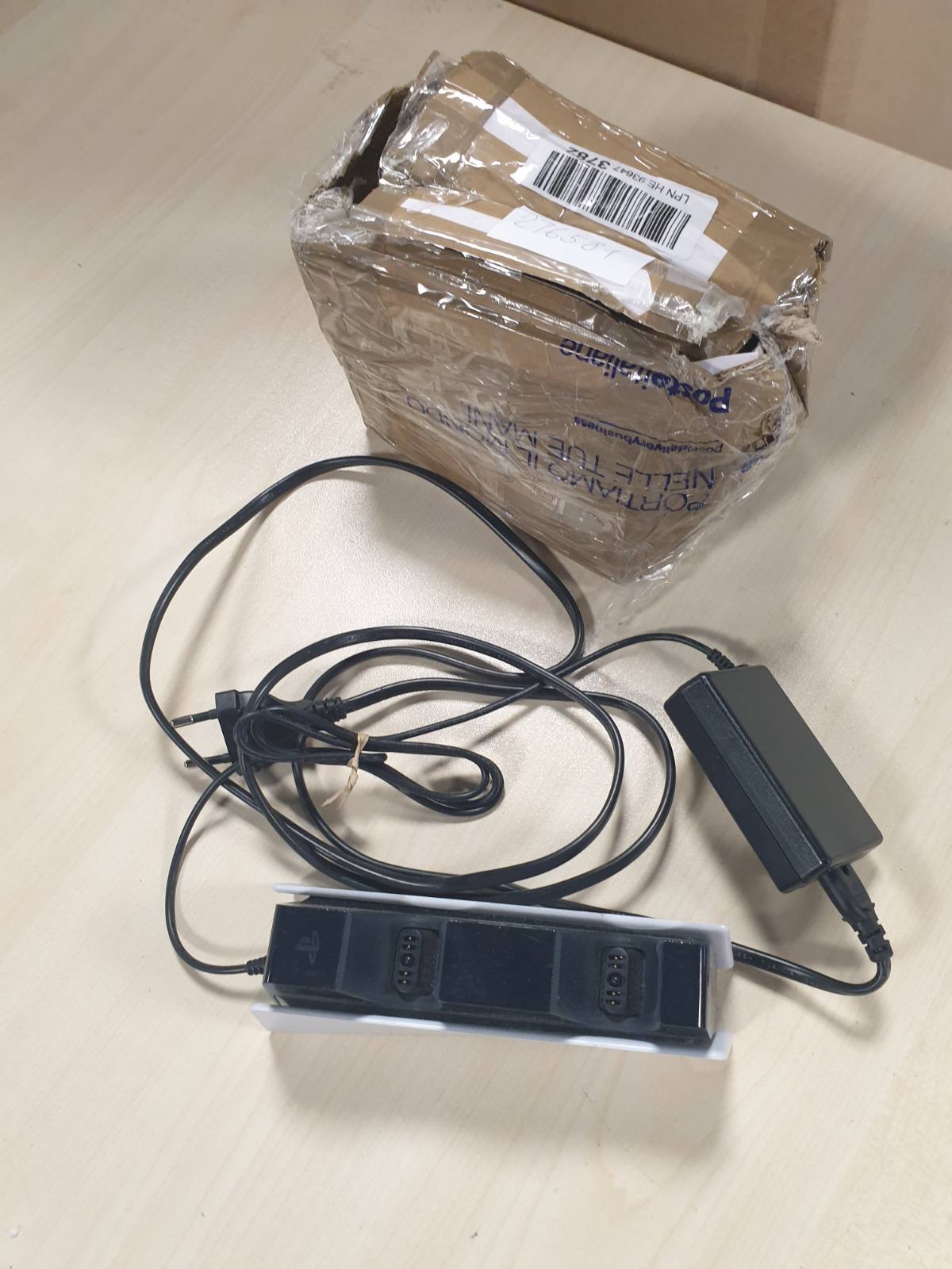 276581 - PLAYSTATION®5 - Stacion karikimi Dualsense