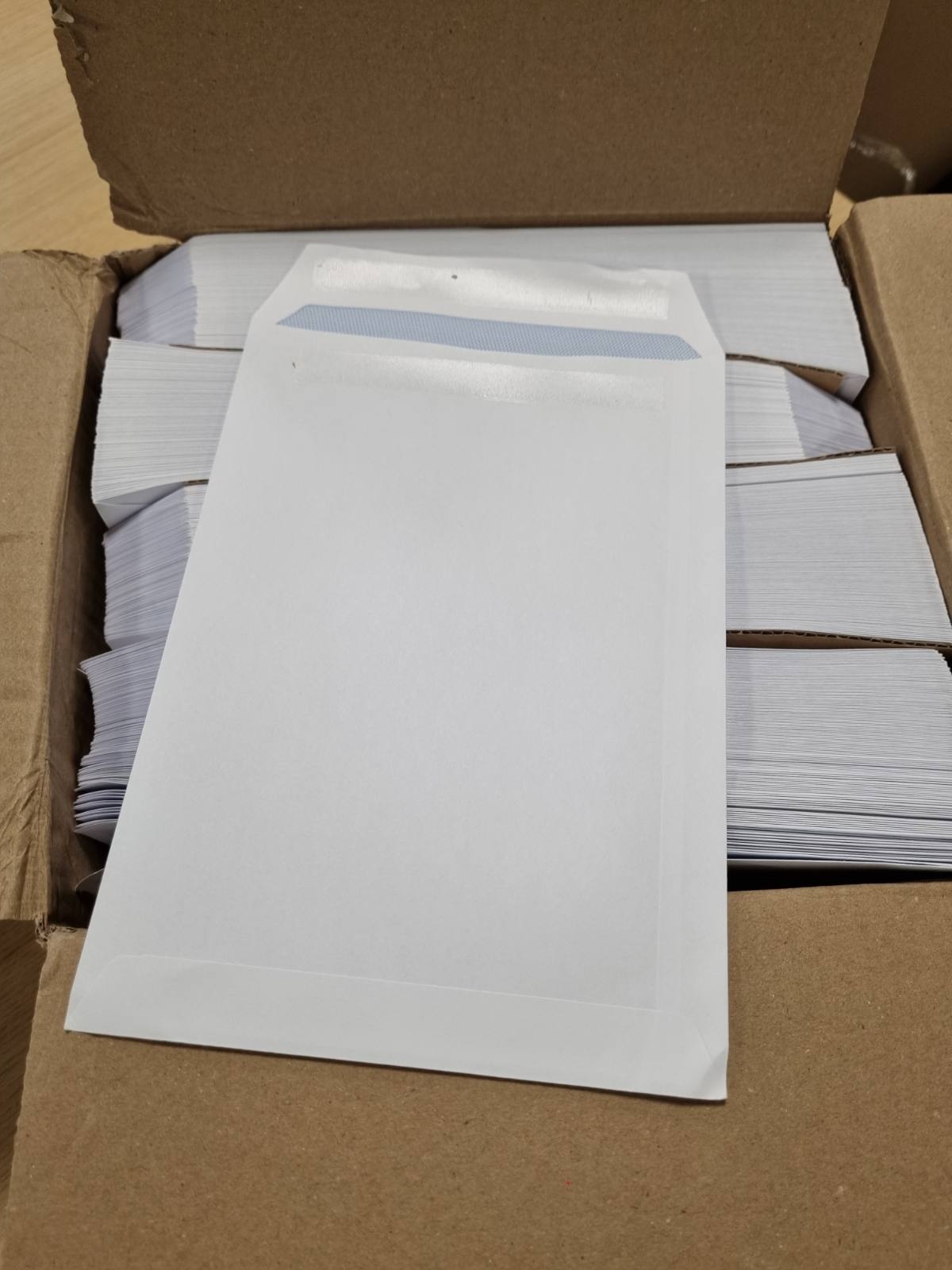 276634 - BLAKE Pako me 500 Zarfa Vetëngjitës, të Bardha, Madhësia C5, 100 gsm, 229 x 162 mm