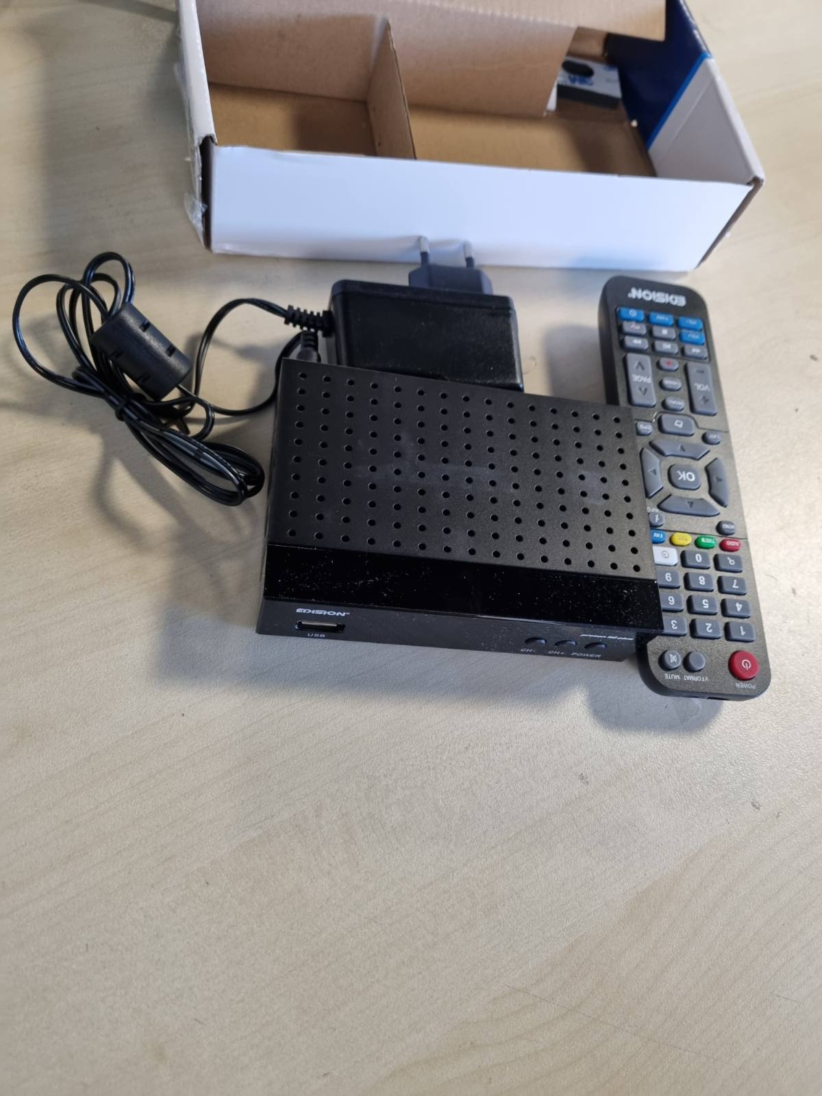 276642 - EDISION Proton S2 Plus Full HD DVB-S2 FTA - Marrës Satelitor, Mbështetje Unicable, USB Wi-Fi, LAN, HDMI, SCART, SPDIF, IR, USB Media Player, Telekomandë Universale 2-në-1