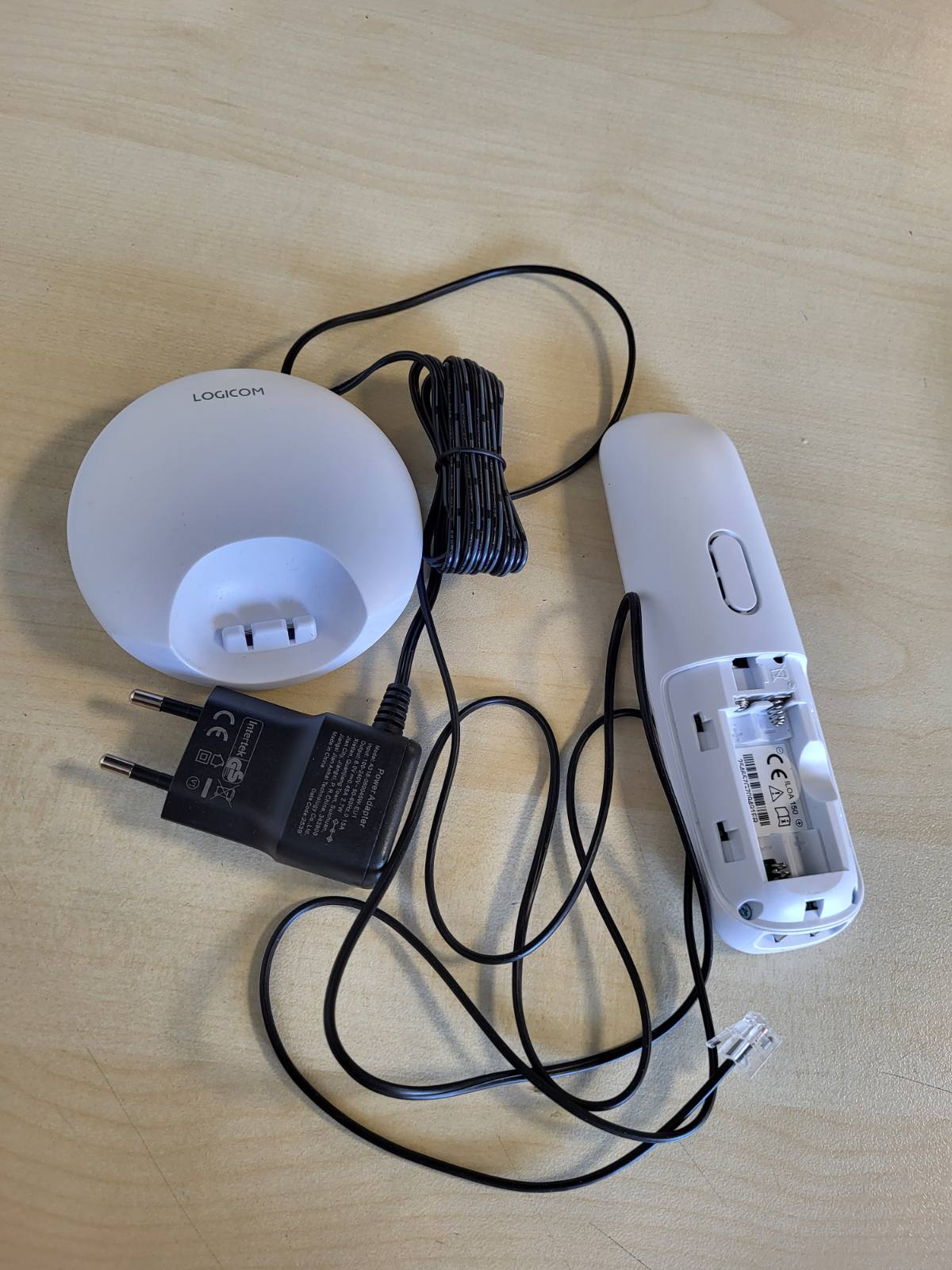 276718 - LOGICOM Telefon pa tel ILOA 150 DECT, Ekran i madh me 4 rreshta, Rreze veprimi 300 m, 7 orë kohë bisede, 90 orë në gatishmëri, i bardhë