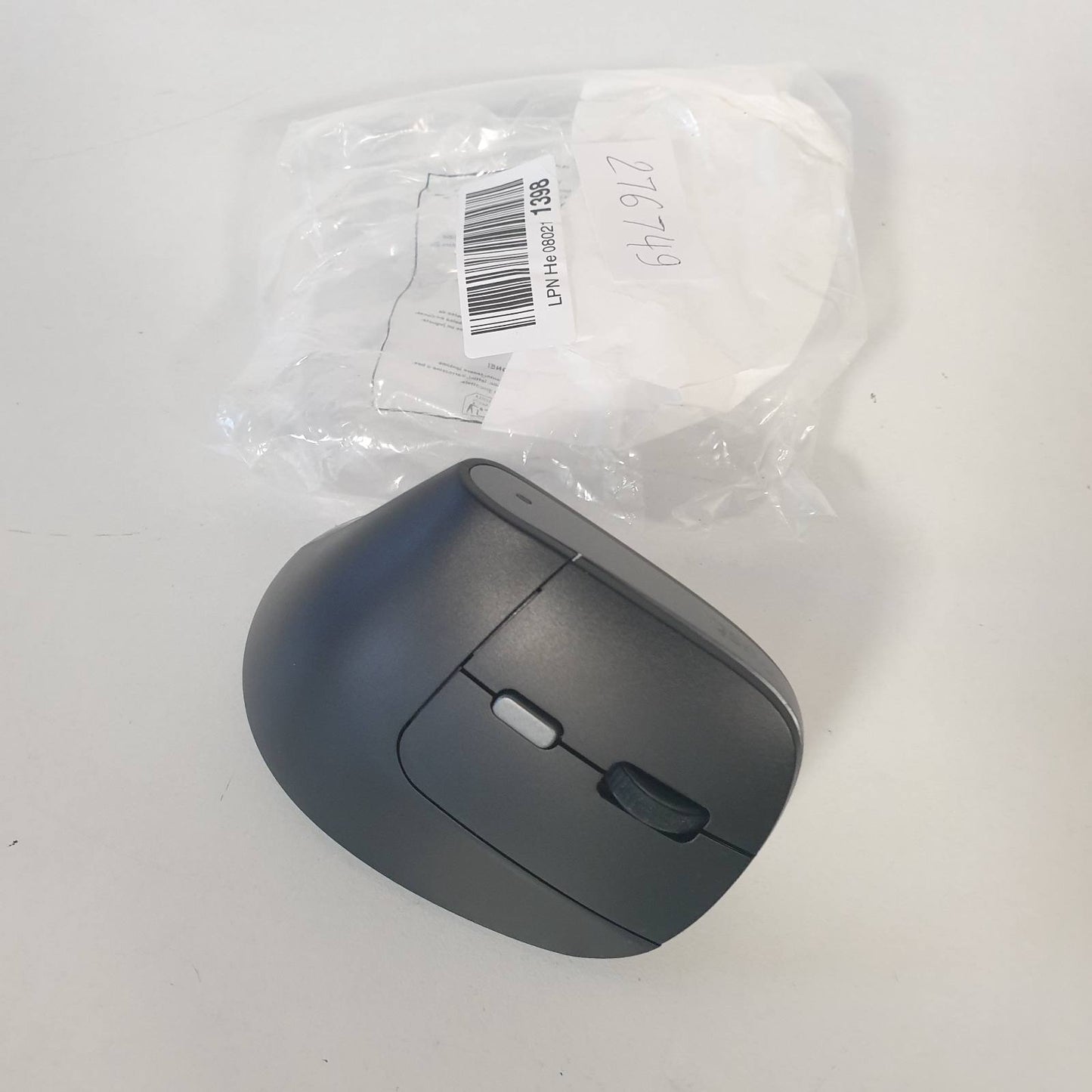 276749 - Trust Maus pa tel Yuno Ergonomik, Maus vertikal i rikarikueshëm, Marrës USB 2.4GHz, DPI i rregullueshëm (800-2400), Sensor optik, 6 butona, 70% plastikë e ricikluar, i zi