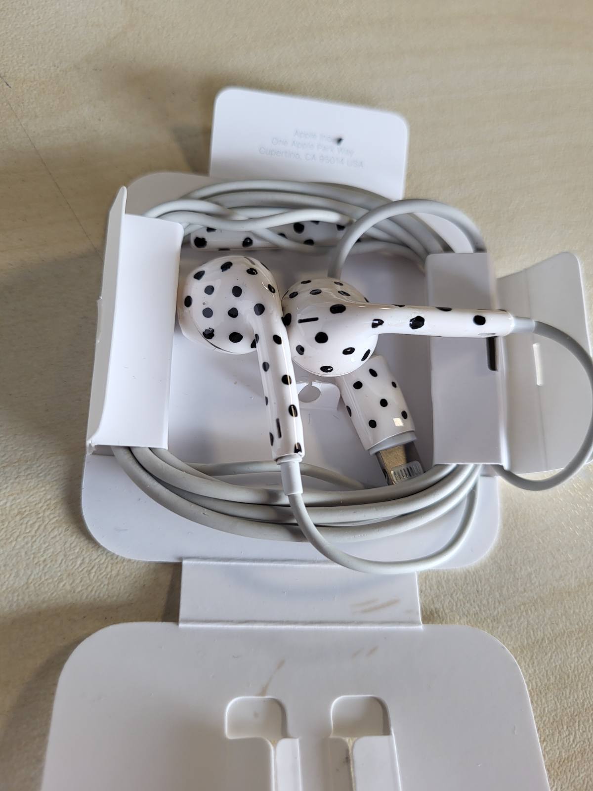 276812 - APPLE Kufje EarPods me lidhës Lightning