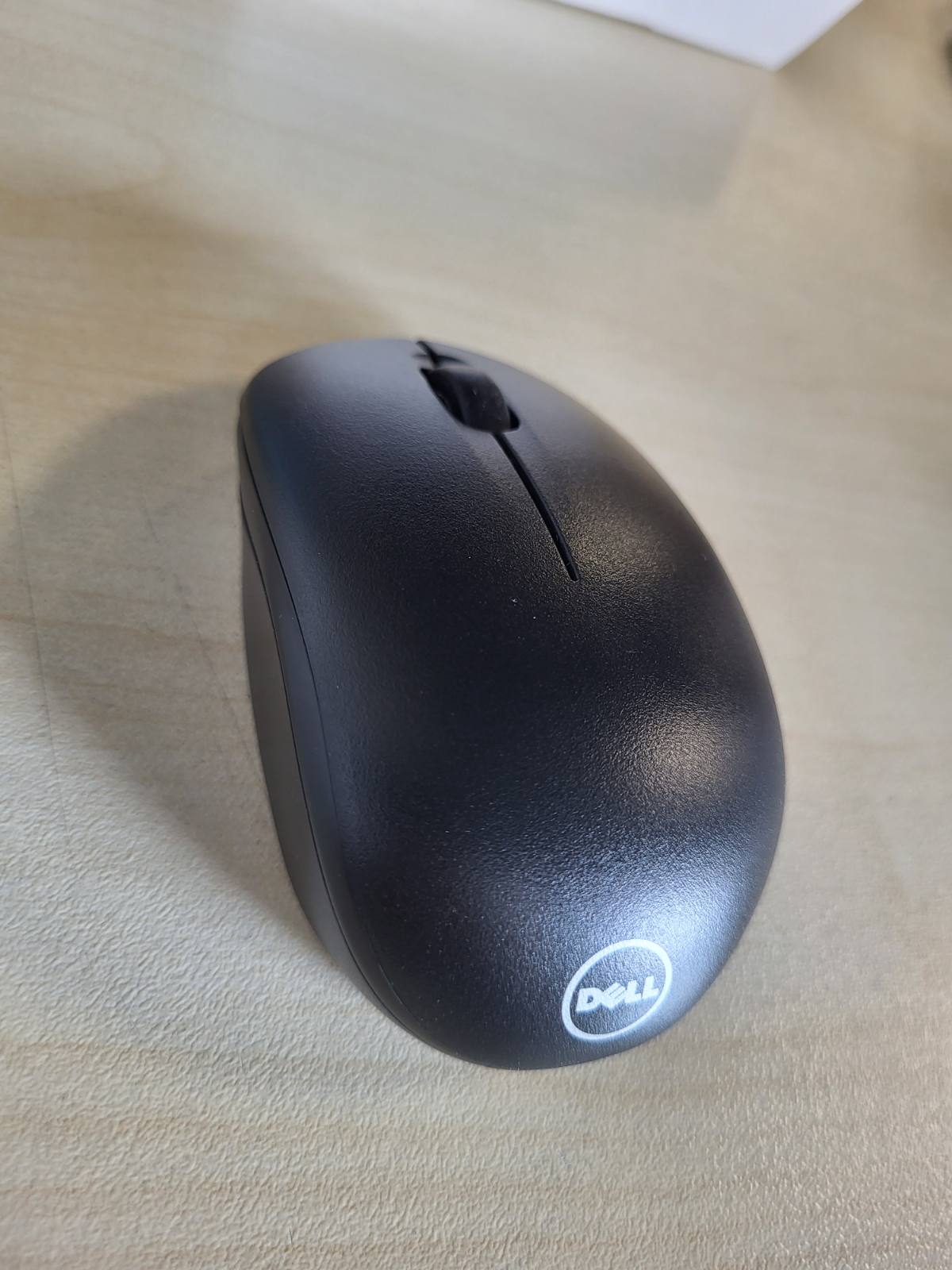276913 - DELL Maus pa tel WM126, marrës USB pa tel, 1000 dpi, LED optik, 3 butona, rrotë mekanike lëvizëse, jetëgjatësi e madhe e baterisë, e zezë