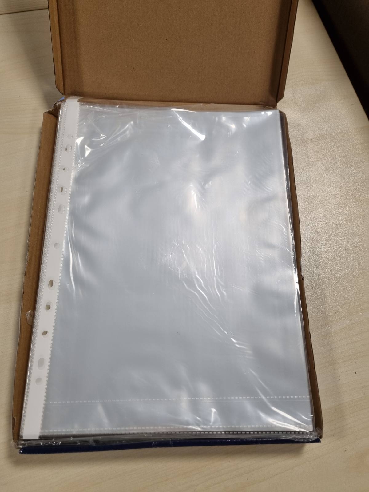 276914 - RAYLU Letër Mbështjellës me shumë vrima prej polipropileni 100% të riciklueshëm, hapje të madhe, shpinë të përforcuar, 100 copë (Transparente - Qelq, Folio - 60 mikronë)