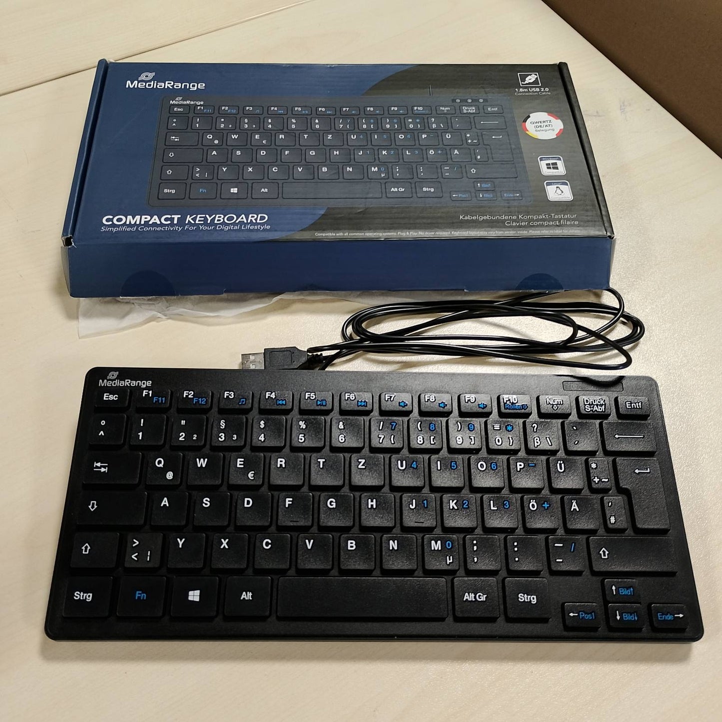 277110 - MEDIARANGE Tastierë kompakte me tela me 78 taste ultra të sheshta, paraqitje gjermane QWERTZ, tastierë PC me lidhje plug & play USB 2.0, rezistente ndaj spërkatjeve, e zezë
