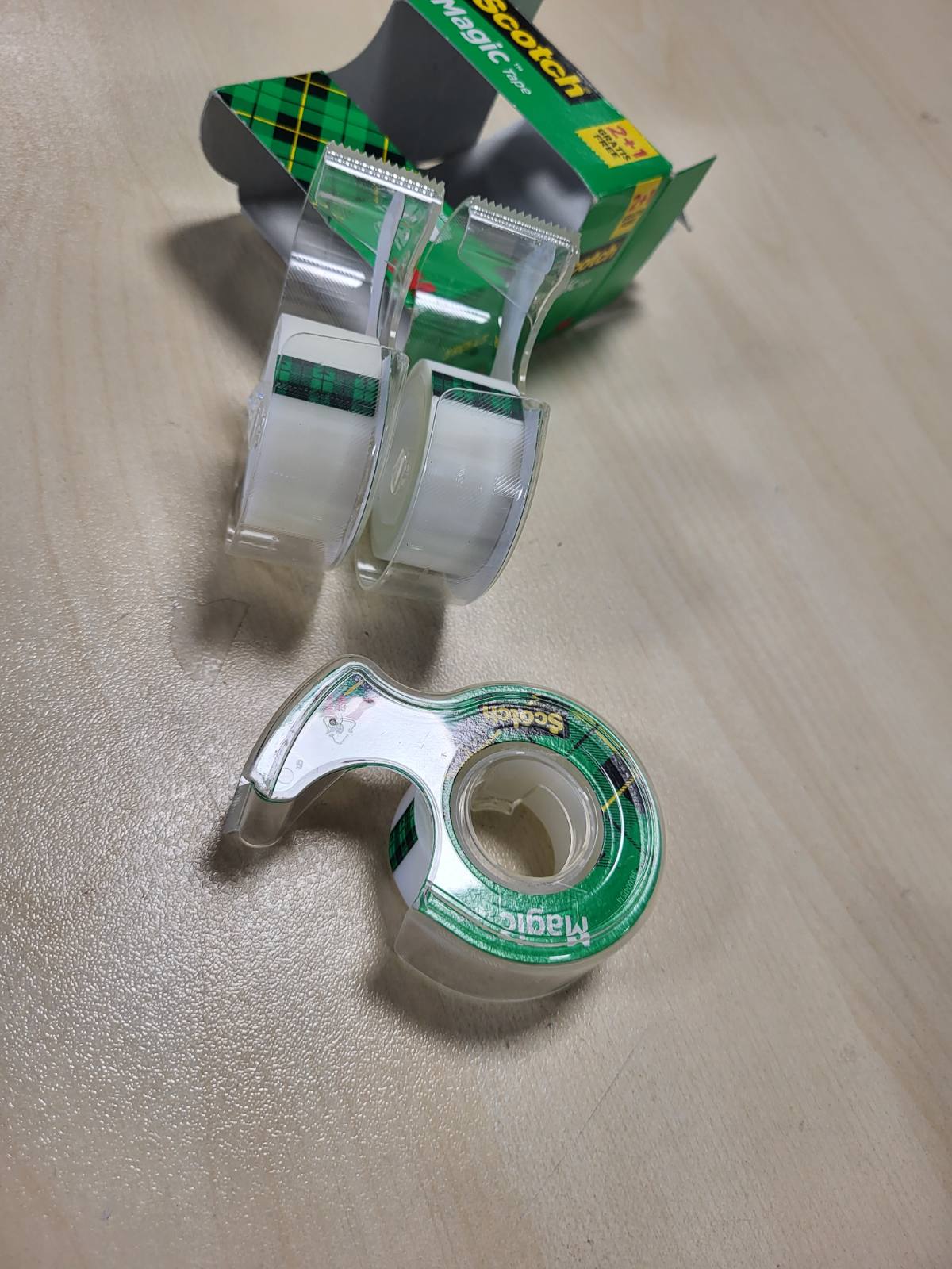 277204 - SCOTCH Shirit ngjitës Magic - 3 shpërndarës dore 19 mm x 7.5 m - Shirit ngjitës i padukshëm për riparimin, etiketimin dhe vulosjen e dokumenteve