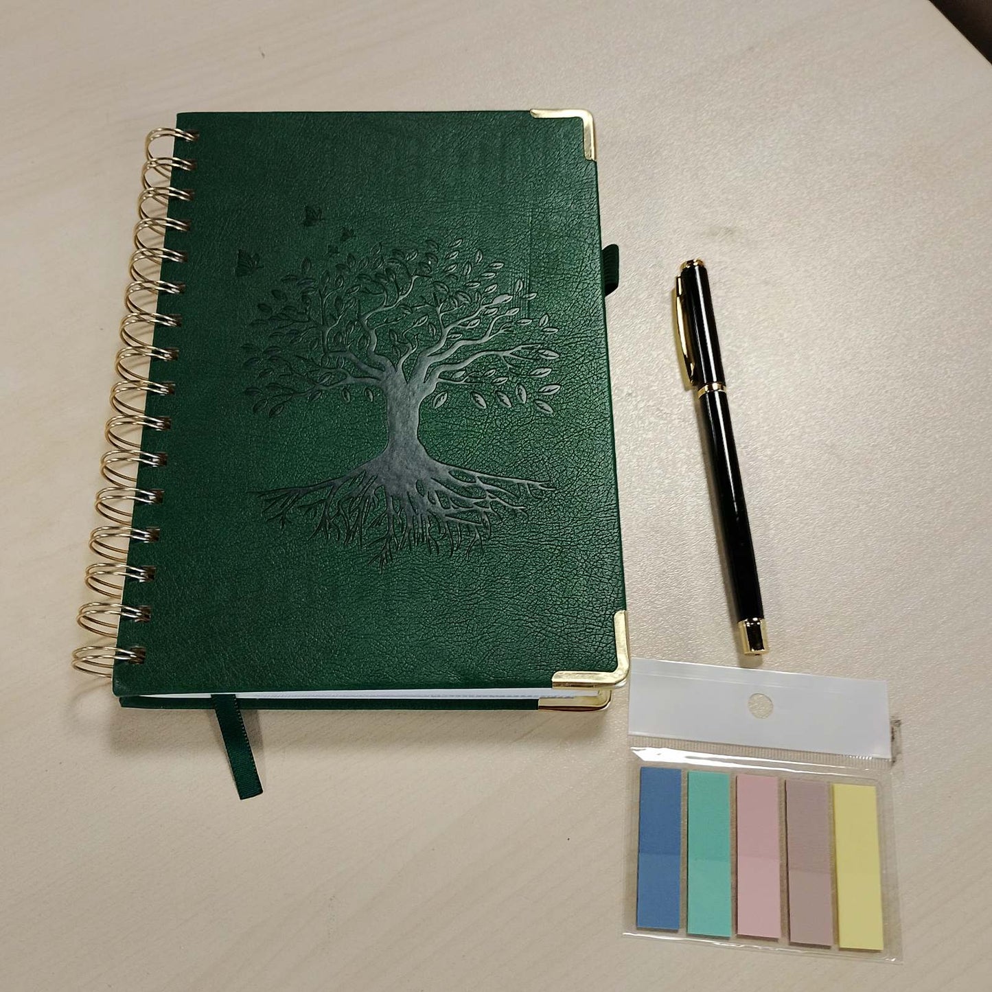277251 - Fletëpalosje A5, kopertinë lëkure të fortë, lidhje spirale, 240 faqe, letër 100 g/m², 14.5 x 21 cm - Jeshile e errët