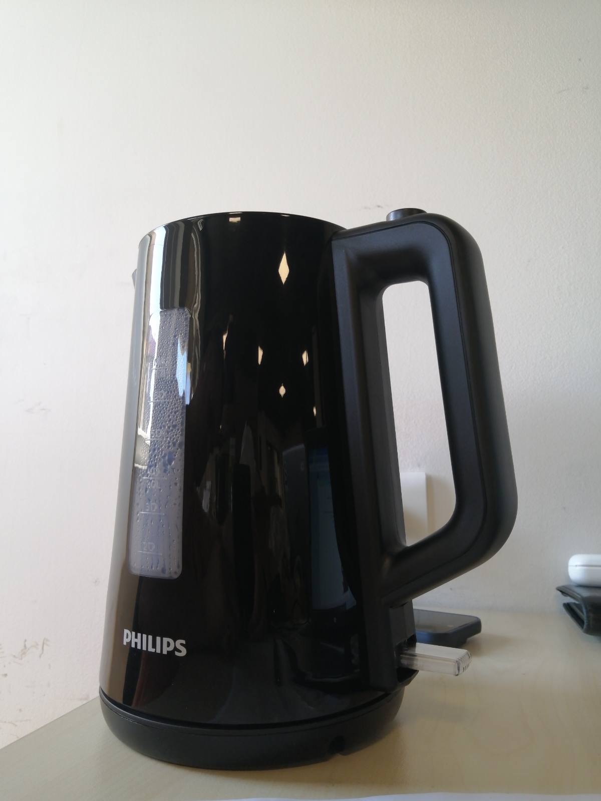 277512 - PHILIPS Çajnik, kapacitet 1.7 L, bazë rrotulluese, e zezë (HD9318/20)