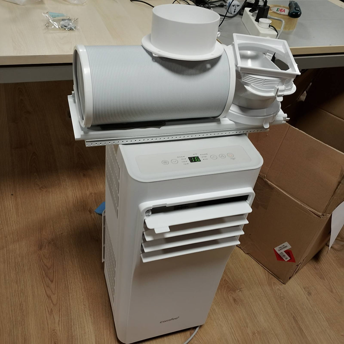 288128 - Comfee Kondicioner Portativ Breezy Cool Pro 2.0, 7000 BTU, 2.0kW, Ftohje, Ventilim, Heqje Lagështie, Kontroll me Aplikacion, Madhësi Dhome deri në 68m³ (25㎡), me Tub Shkarkimi