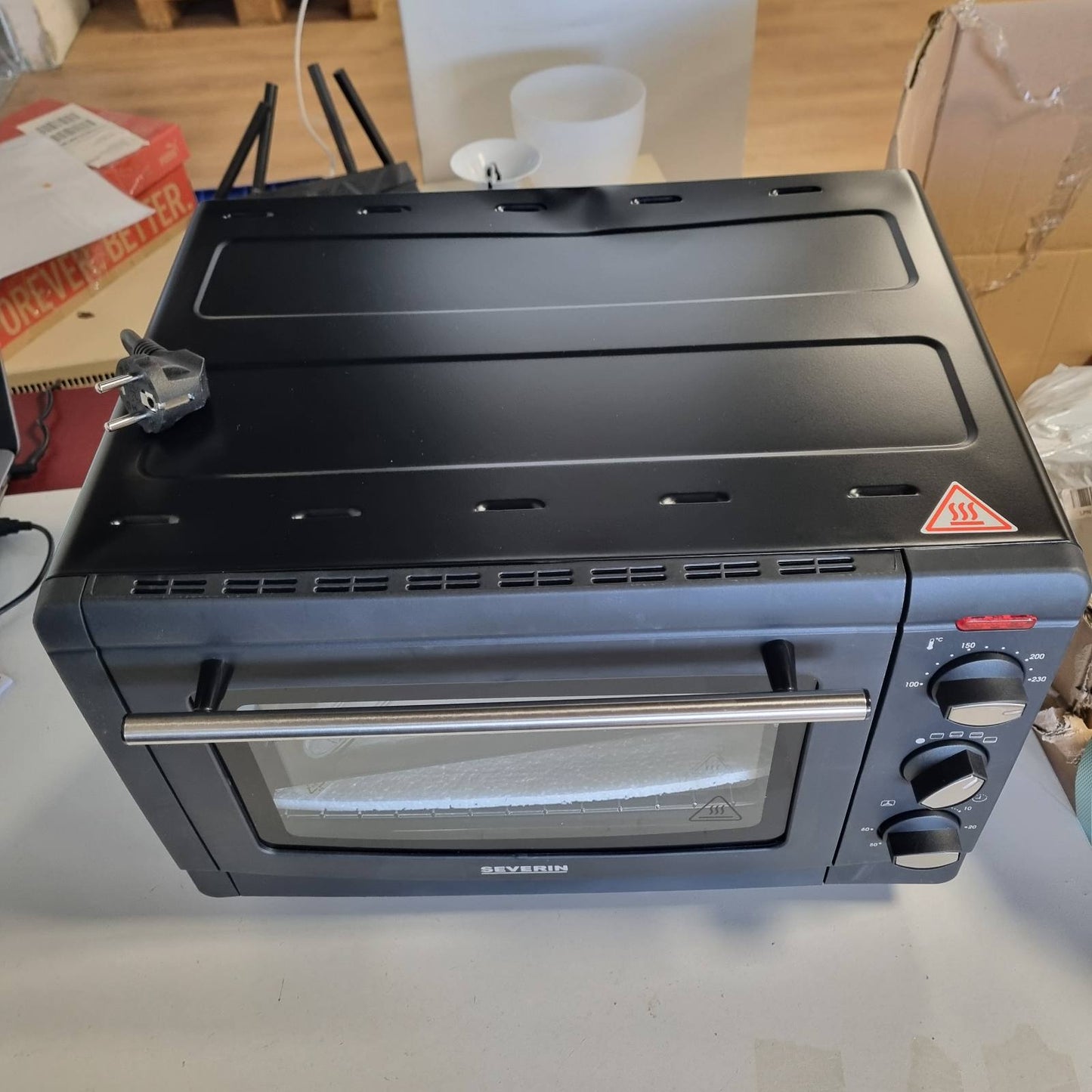288220 - SEVERIN Furrë me Konveksion, 20 L, 1500 W, E Zezë, TO 2068, me Raft Pjekjeje, Tepsi Pjekjeje, Hekur Pjekës dhe Gur Pice