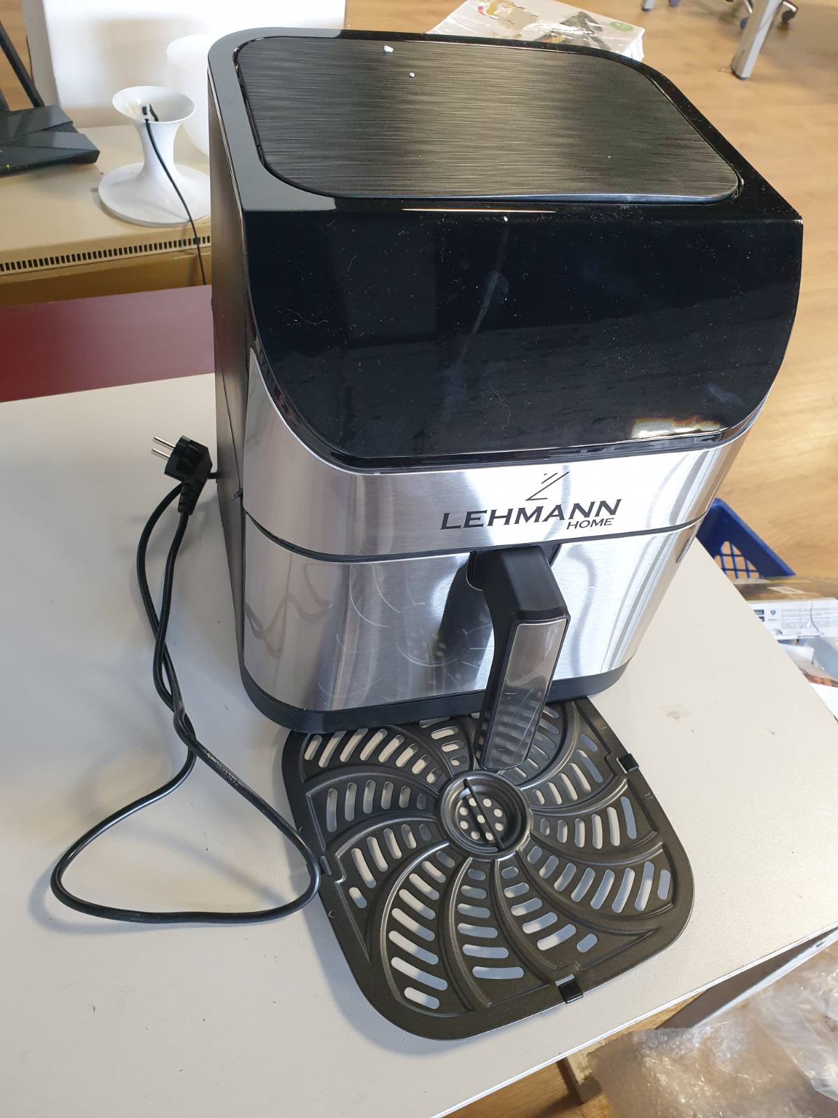 288273 - LEHMANN Fritezë me ajër të nxehtë XXL, 8L, 12 programe, kontroll temperature 76-200°C, dhomë e madhe metalike, ekran dixhital, kohëmatës, shtresë jo-ngjitëse