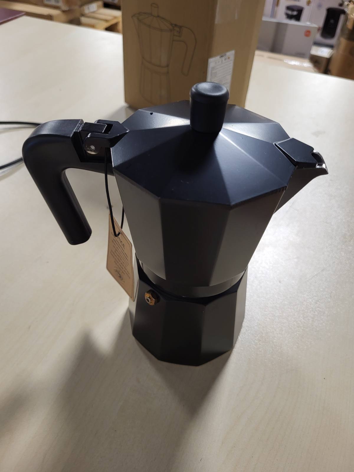 288417 - VINATO Makinë për Espresso prej alumini, për 6 Filxhanë, me Valvul Sigurie, e zezë