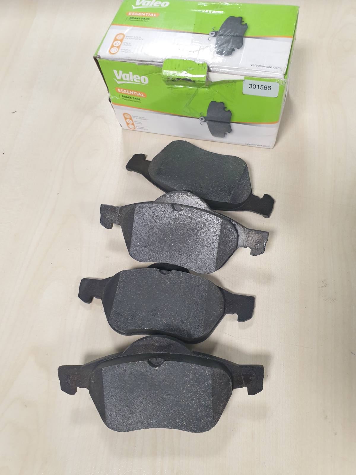 288781 - VALEO ESSENTIAL 301566 - Set pllakash frenash, set me 4 pjesë, bosht i përparmë, i certifikuar ECE-R90