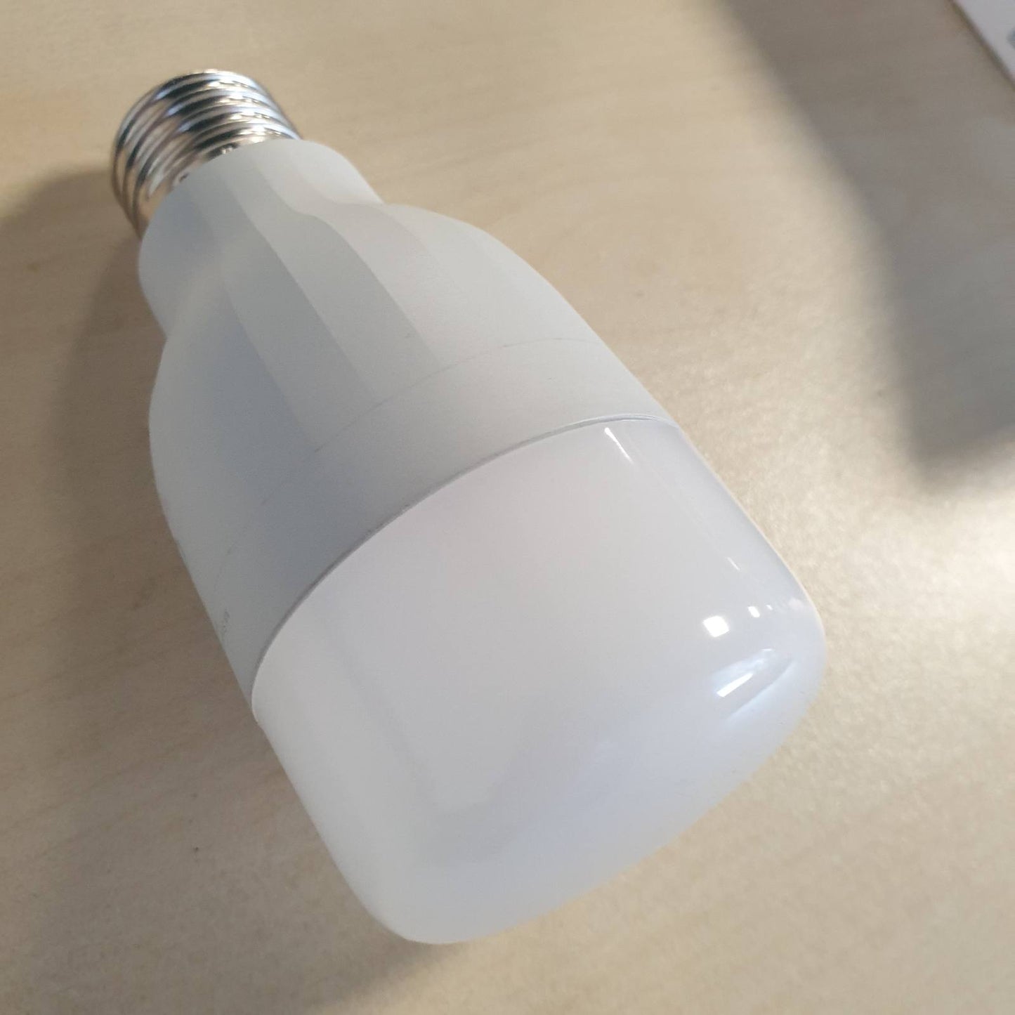 288787 - XIAOMI MI SMART LED BULB ESSENTIAL - Llambë me 16 milionë ngjyra, prizë E27, shkëlqim dhe temperaturë ngjyre e rregullueshme