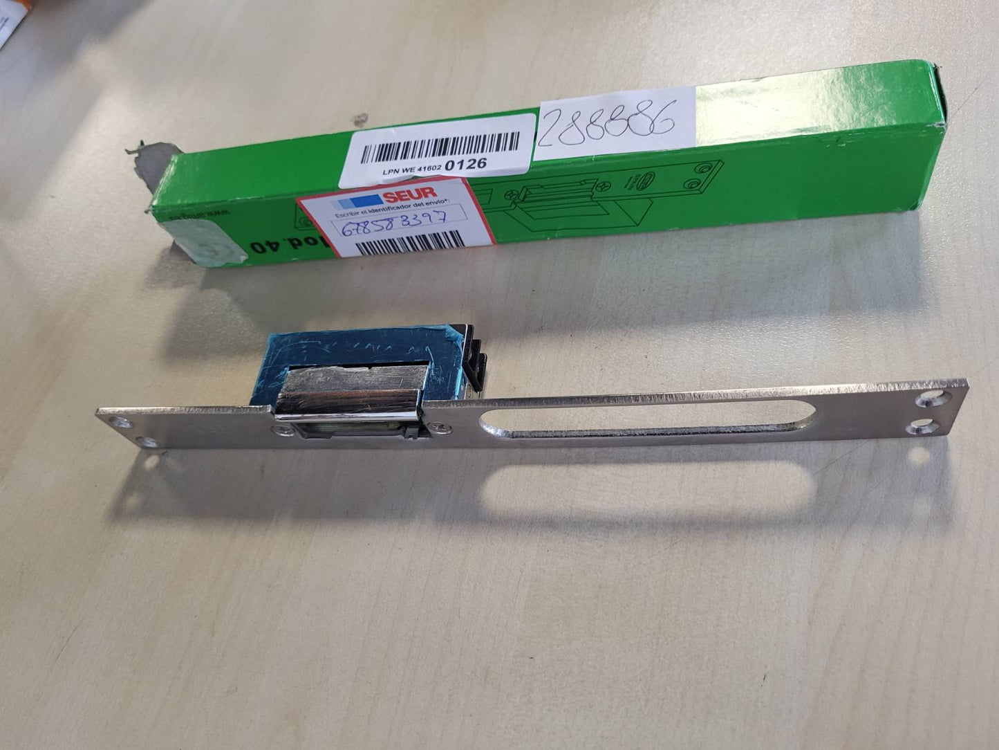 288886 - Amig Hapëse Dere Elektrike e Fushësuar - Mod. 40 - 250 x 25 x 3 mm - Amperazhi: 1.1 A - Përfshin Bobinën 8-12 V AC