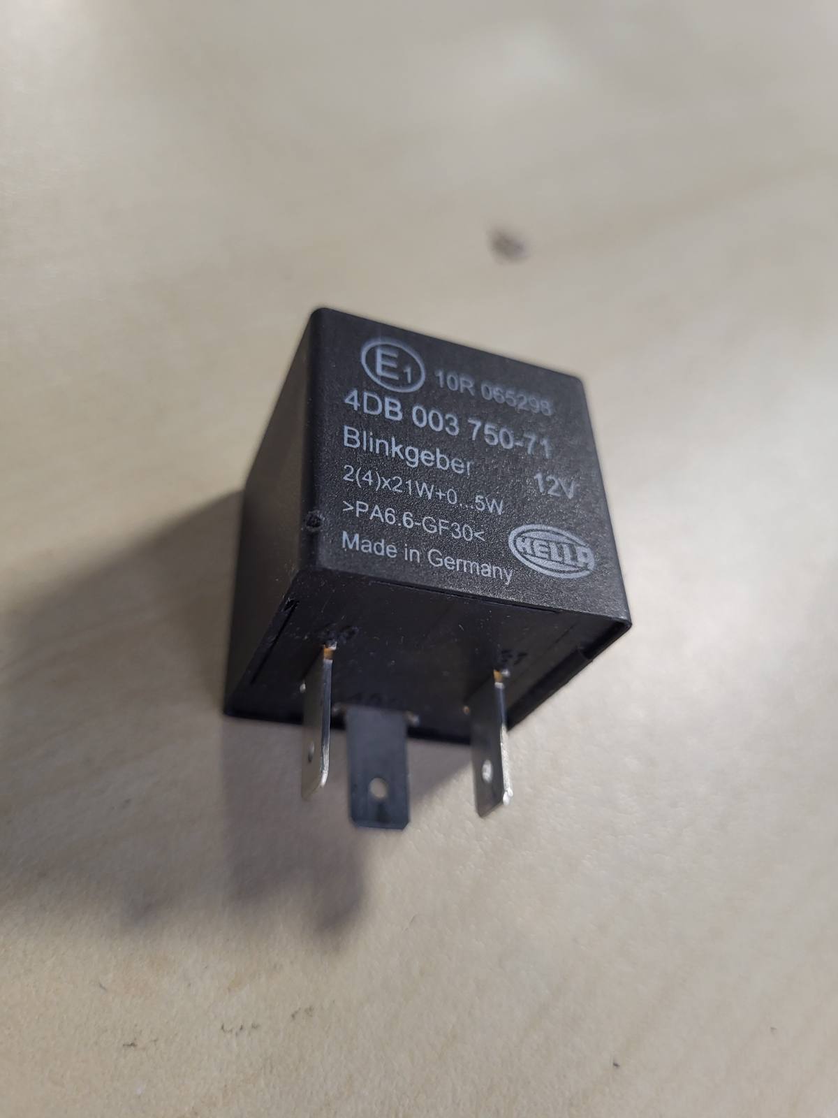 288933 - HELLA 4DB 003 750-711 Njësi ndezjeje - 12V - 3-pin - elektronike