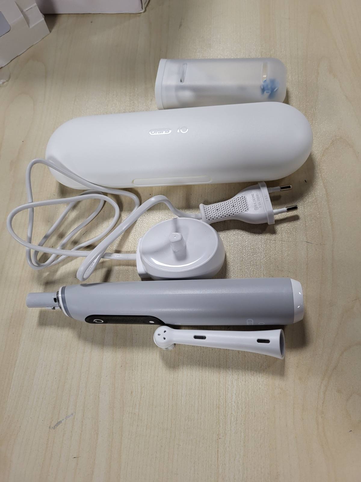 289417 - ORAL-B Furçë dhëmbësh elektrike iO Series 6, gri, 2D teknologji, 3 nivele intensiteti, 1.5 orë jetë baterie
