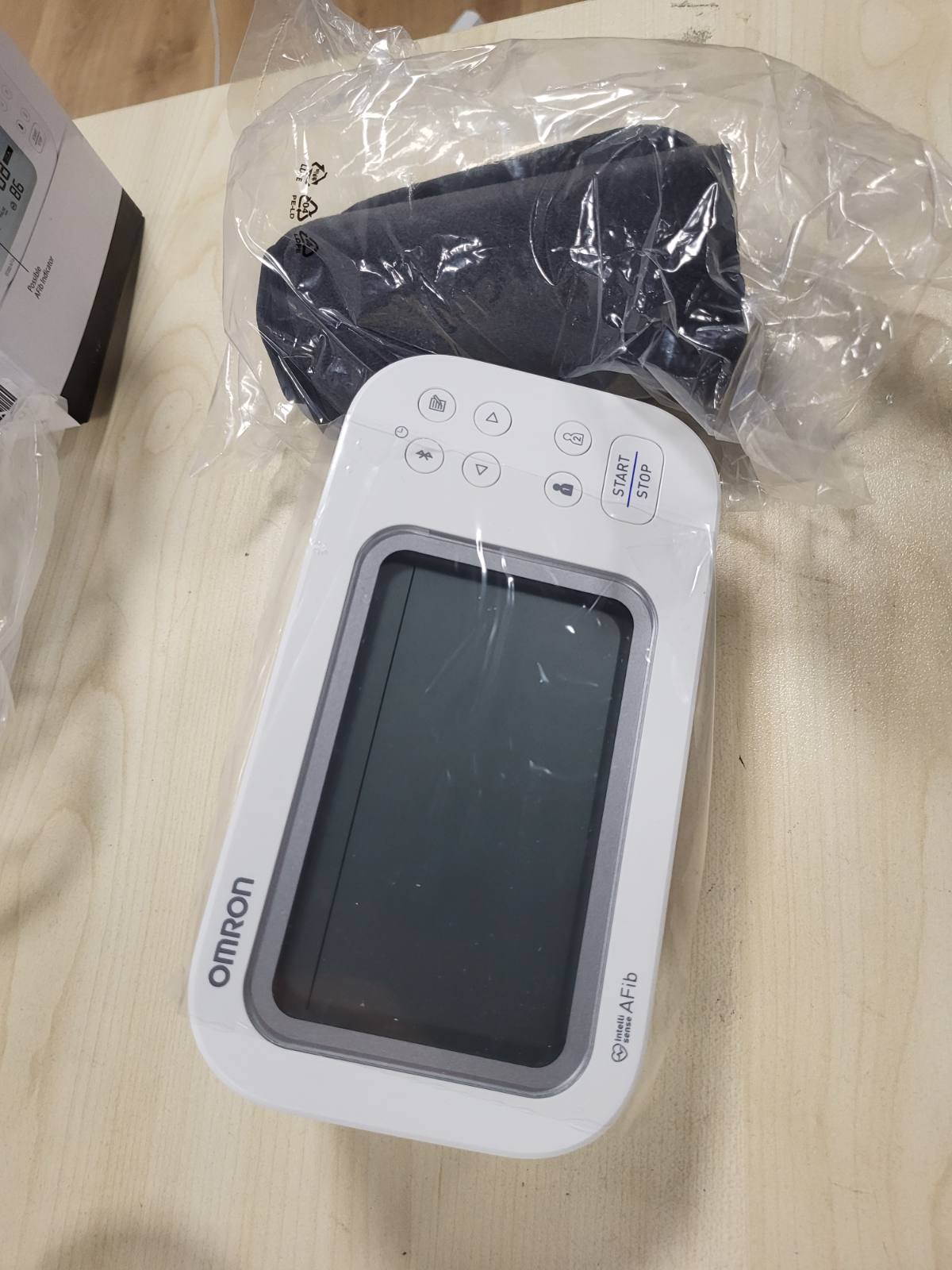 289466 - OMRON Monitorues i tensionit të gjakut X7 Smart AFib, 2 përdorues, 22-42 cm