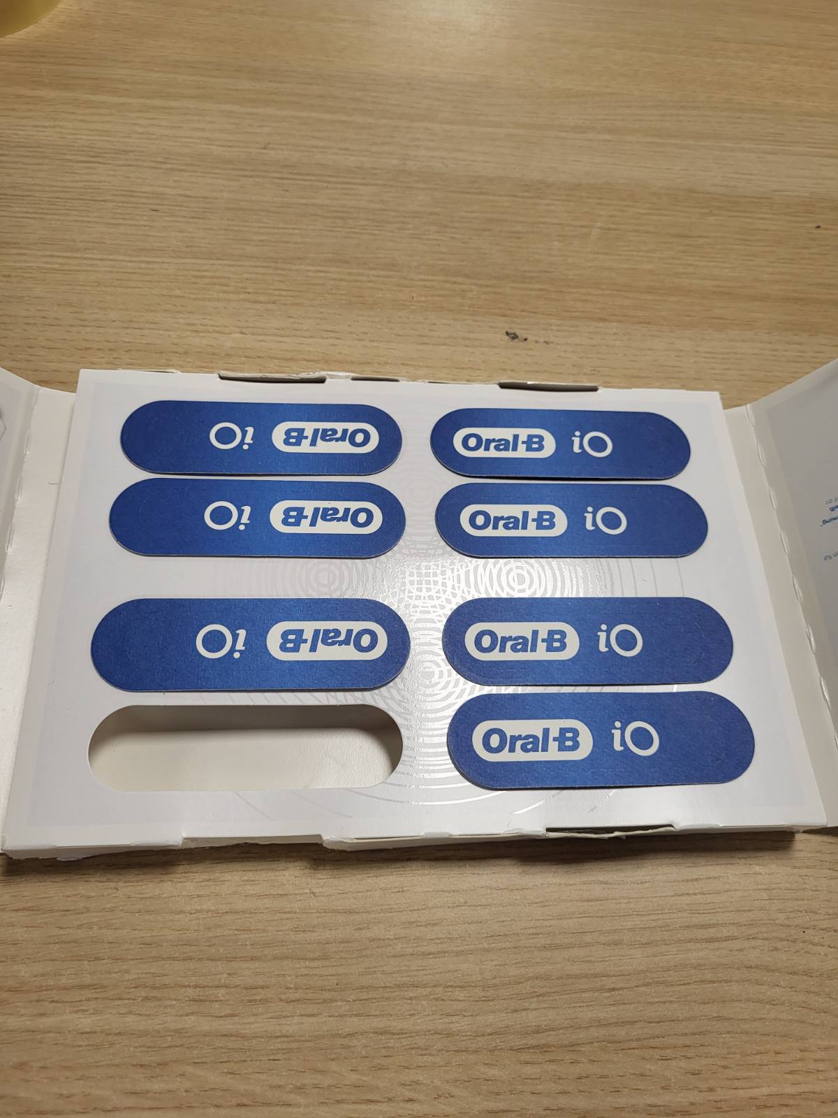 289511 - ORAL-B Koka furçash dhëmbësh elektrike iO Ultimate Clean, pako me 7 koka zëvendësuese të zeza