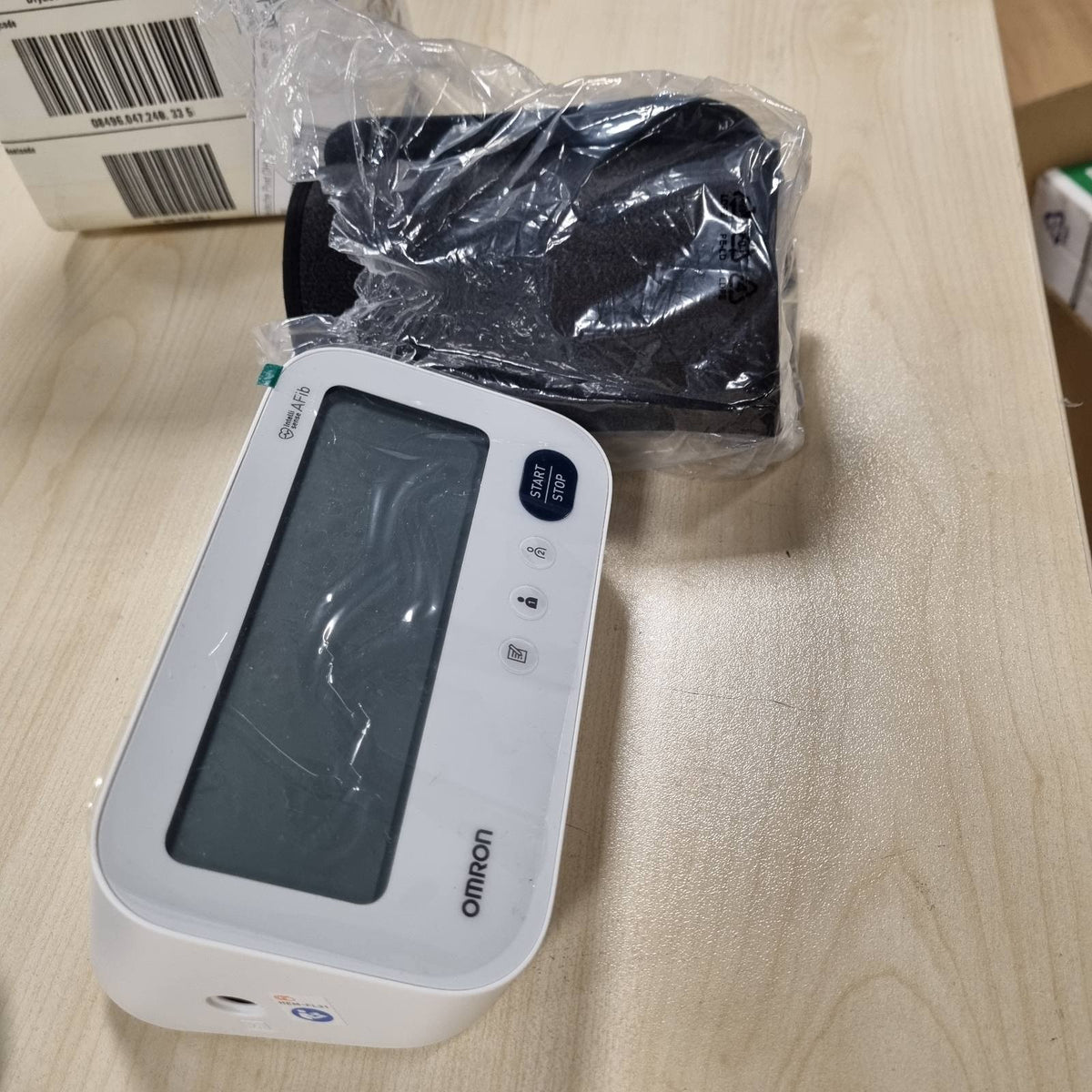 289514 - OMRON Monitorues i presionit të gjakut X3 Comfort AFib për krahun e sipërm